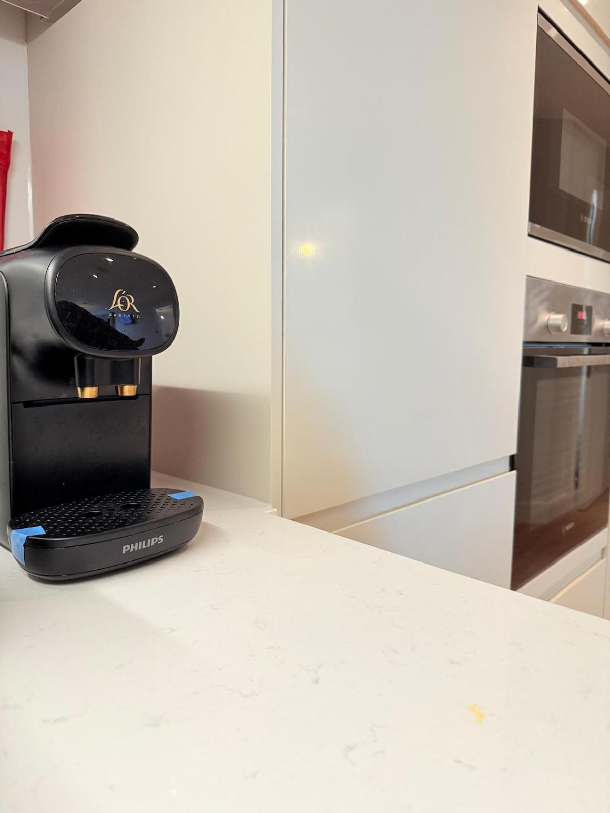 West London Residences - Private Terrace - Opposite Piccadilly Line 20min SOHO Oxford Street