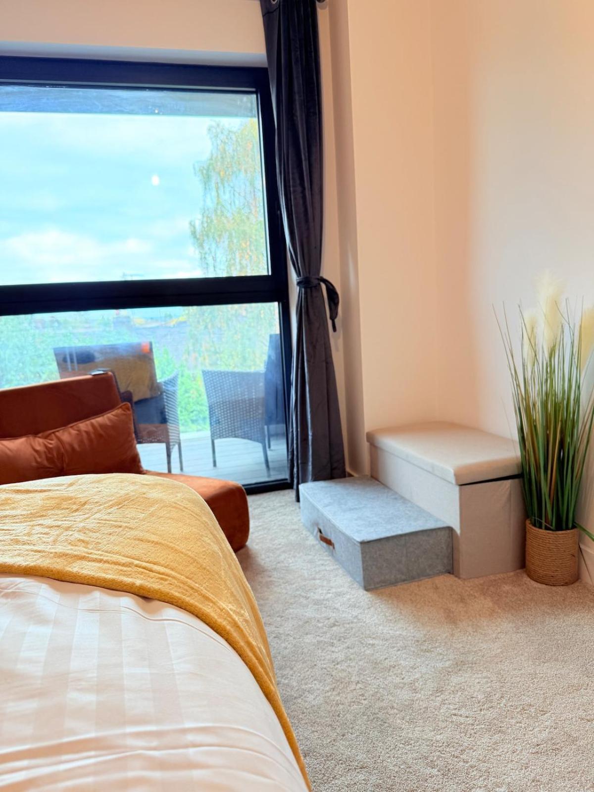 West London Residences - Private Terrace - Opposite Piccadilly Line 20min SOHO Oxford Street