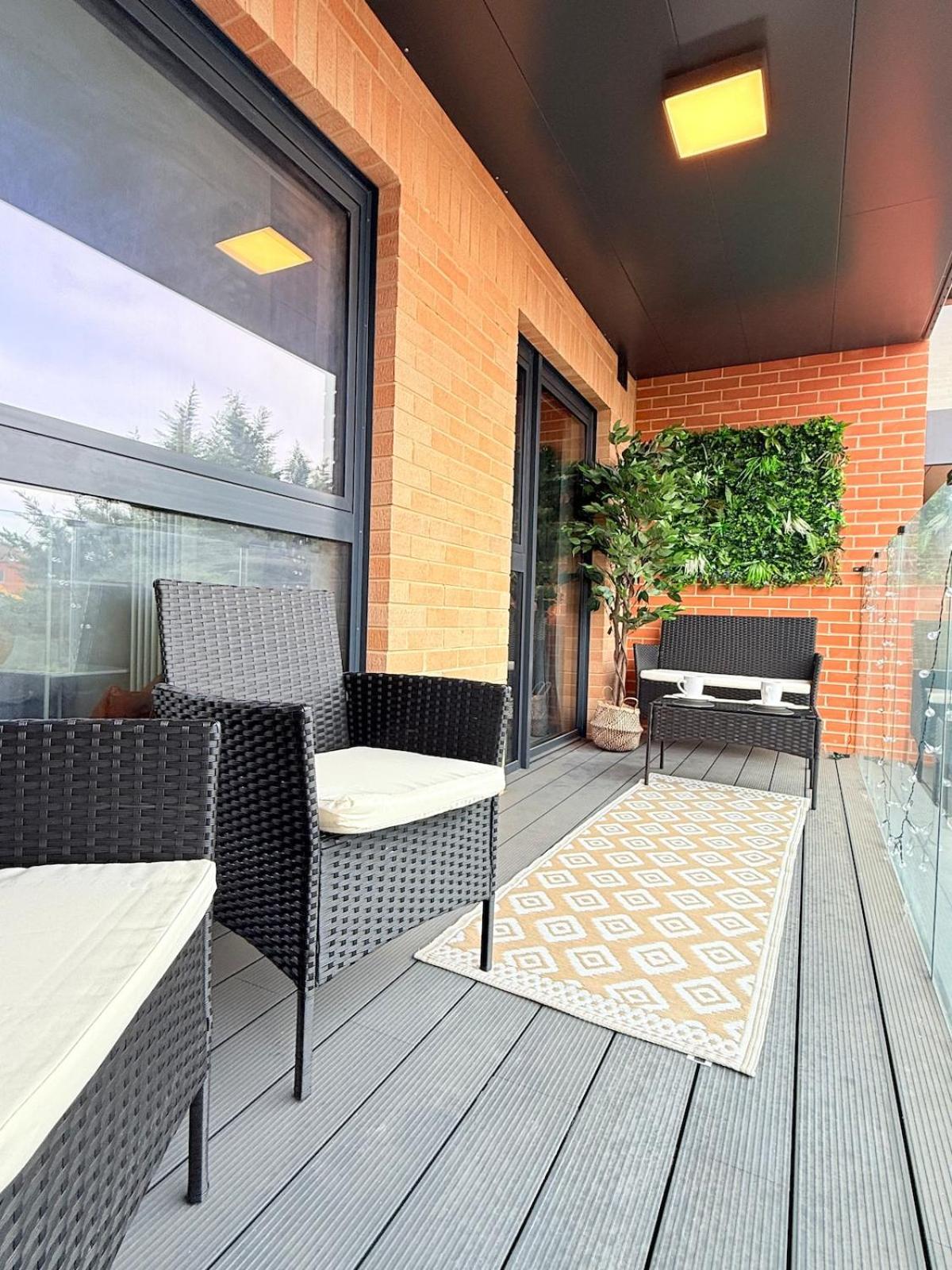 West London Residences - Private Terrace - Opposite Piccadilly Line 20min SOHO Oxford Street