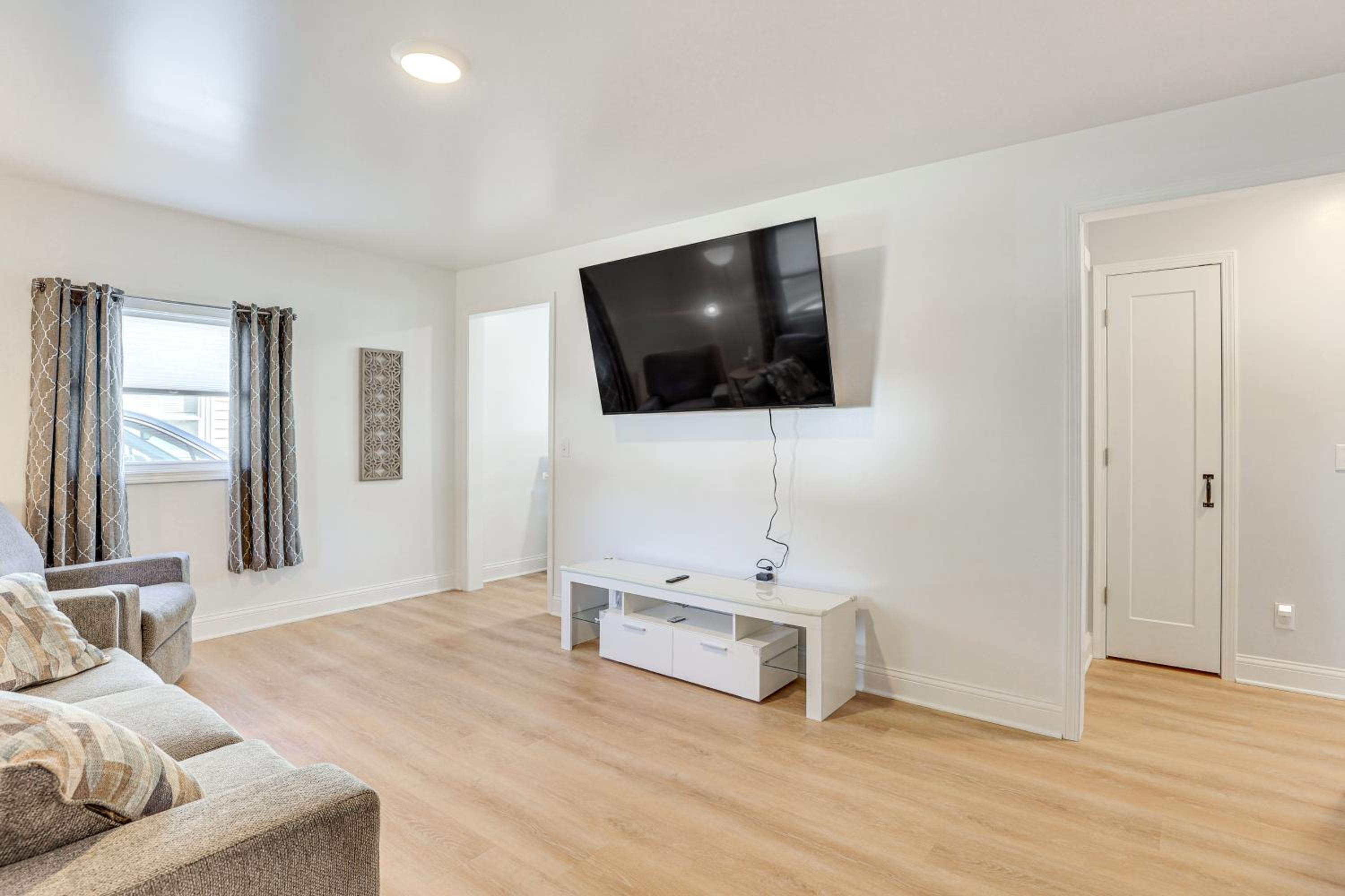Easy I-80 Access! Newly Updated McDonald Home