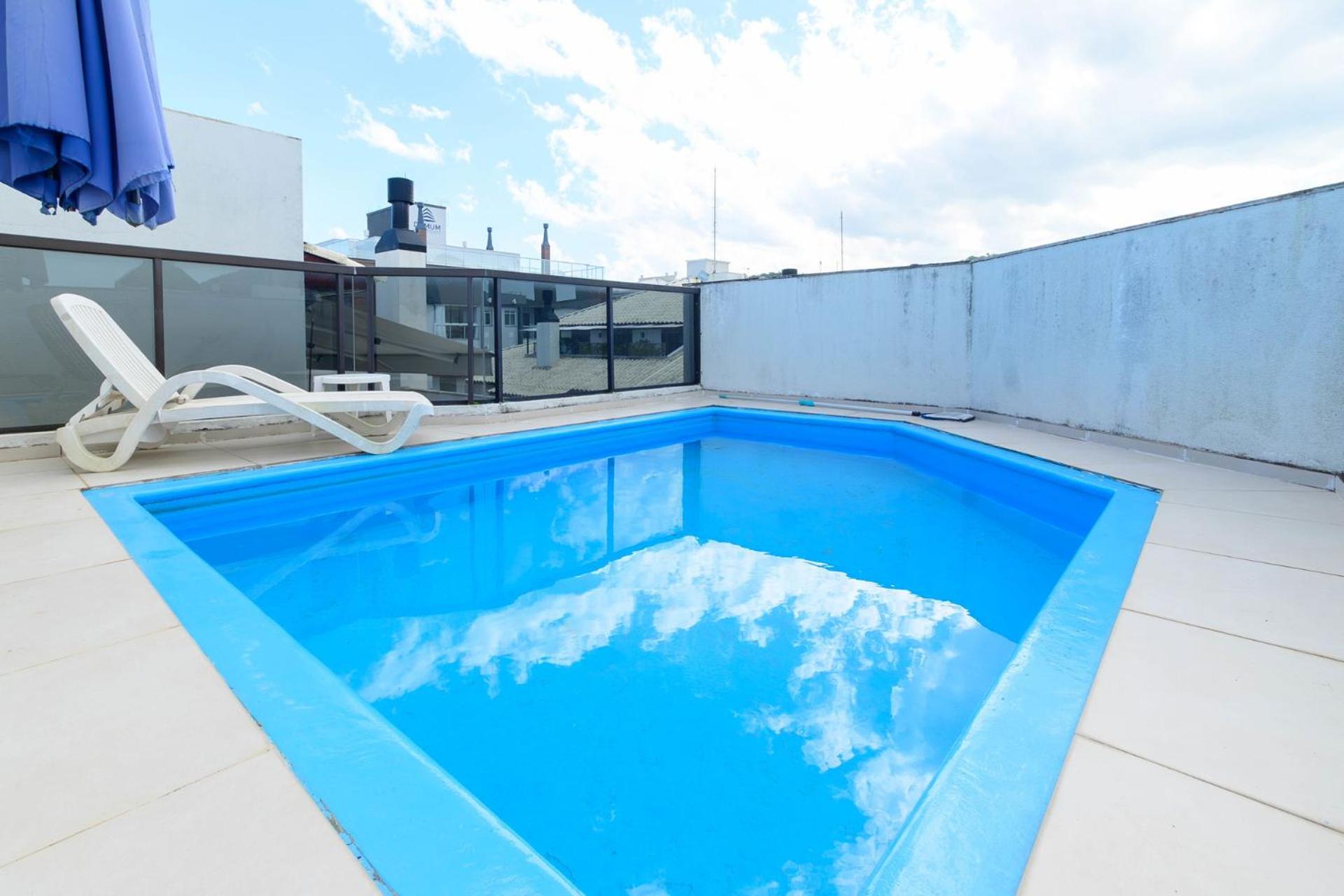 Cobertura com piscina perto da praia YW3099