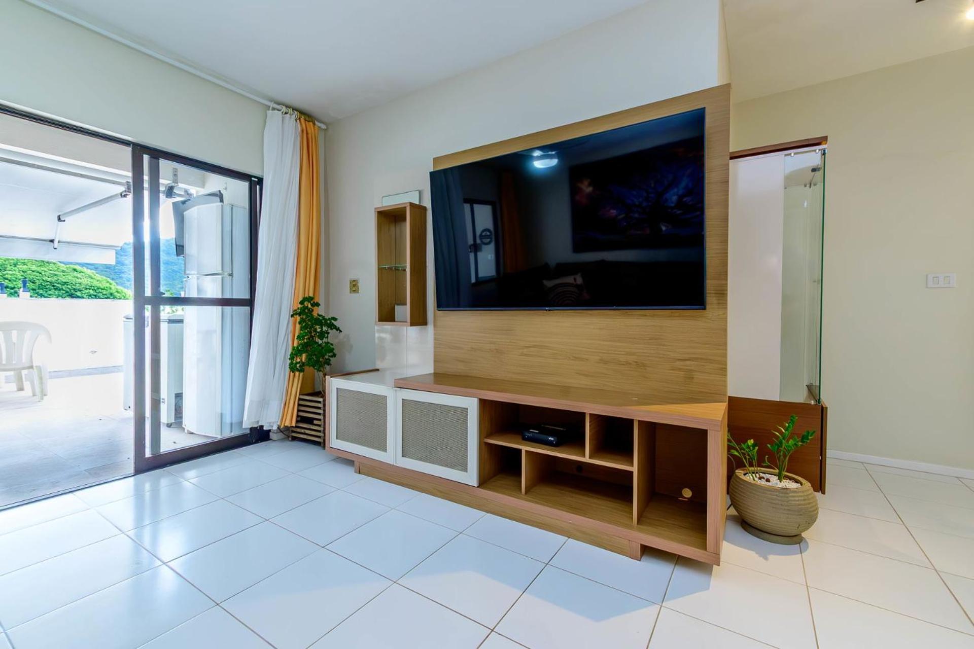 Cobertura com piscina perto da praia YW3099