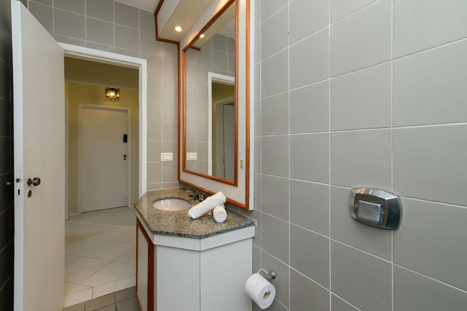 Cobertura com piscina perto da praia YW3099