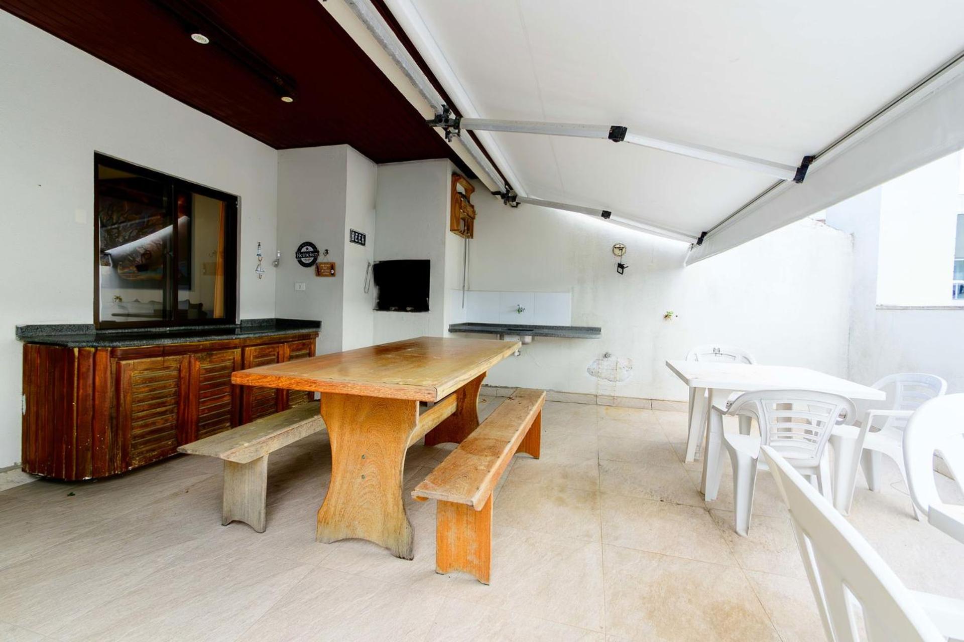 Cobertura com piscina perto da praia YW3099