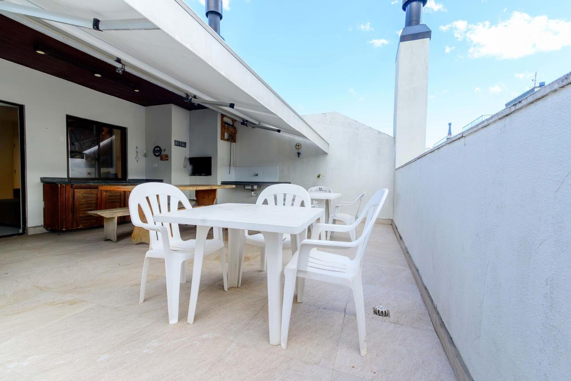 Cobertura com piscina perto da praia YW3099