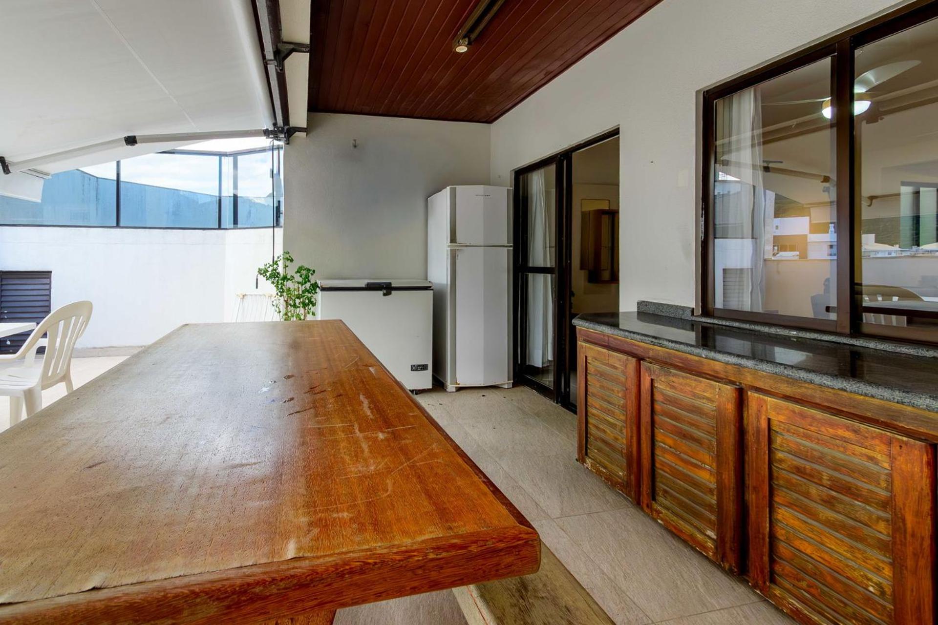 Cobertura com piscina perto da praia YW3099