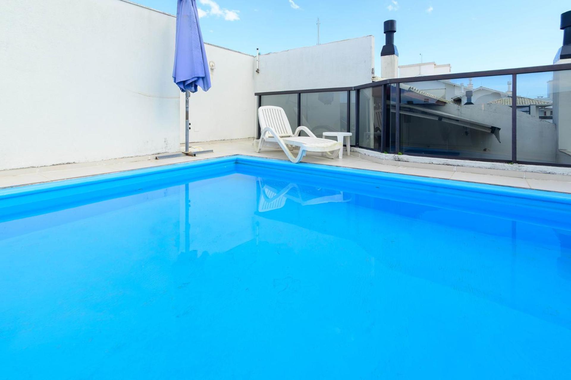 Cobertura com piscina perto da praia YW3099