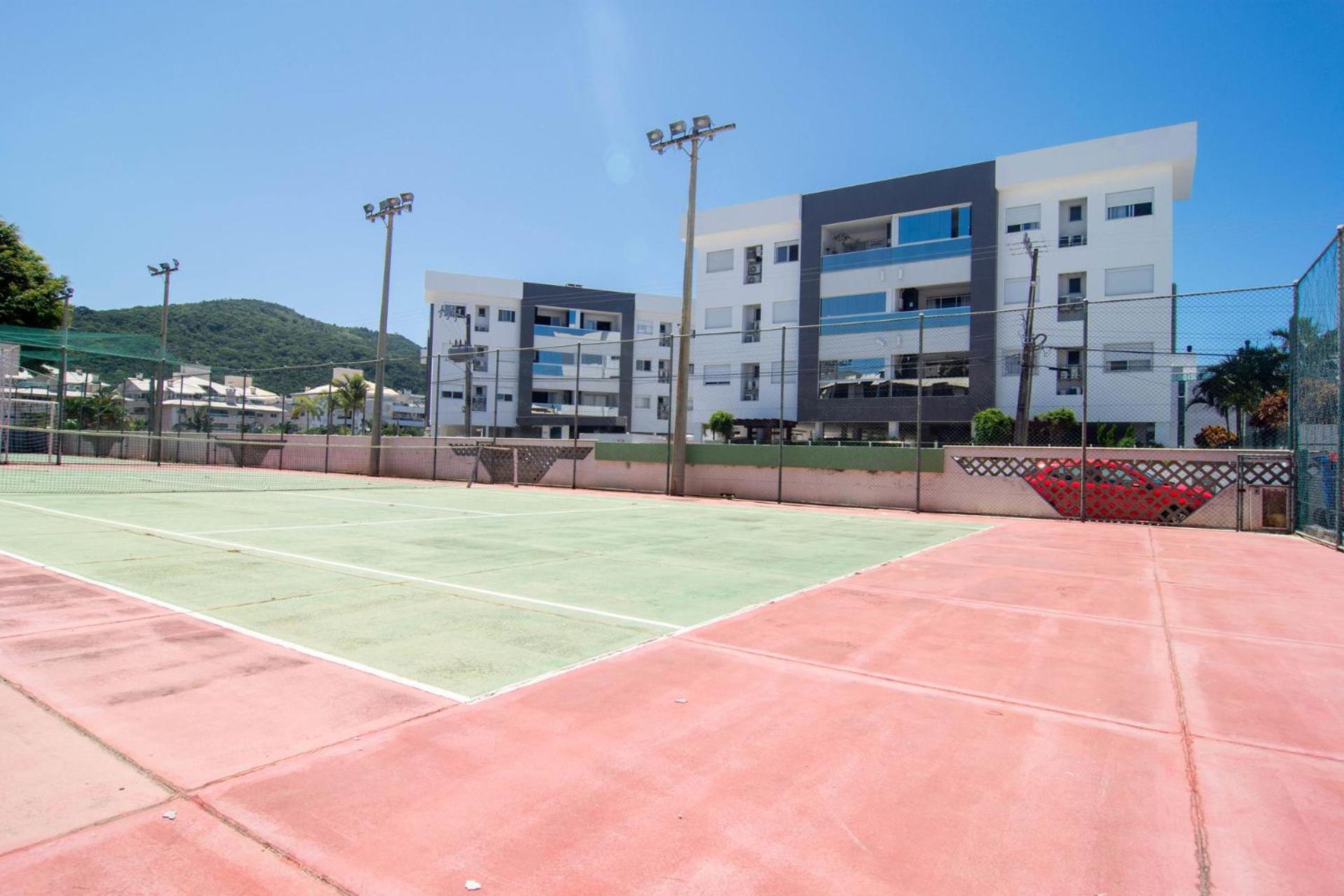 Cobertura com piscina perto da praia YW3099