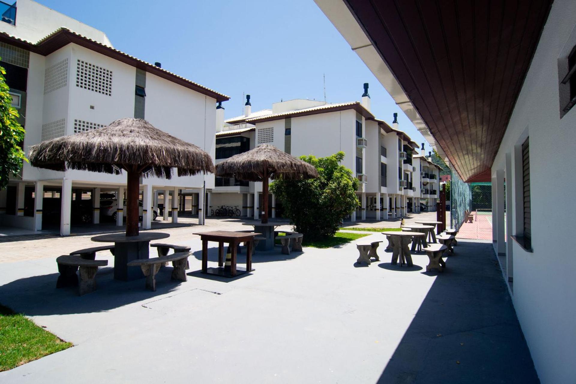 Cobertura com piscina perto da praia YW3099