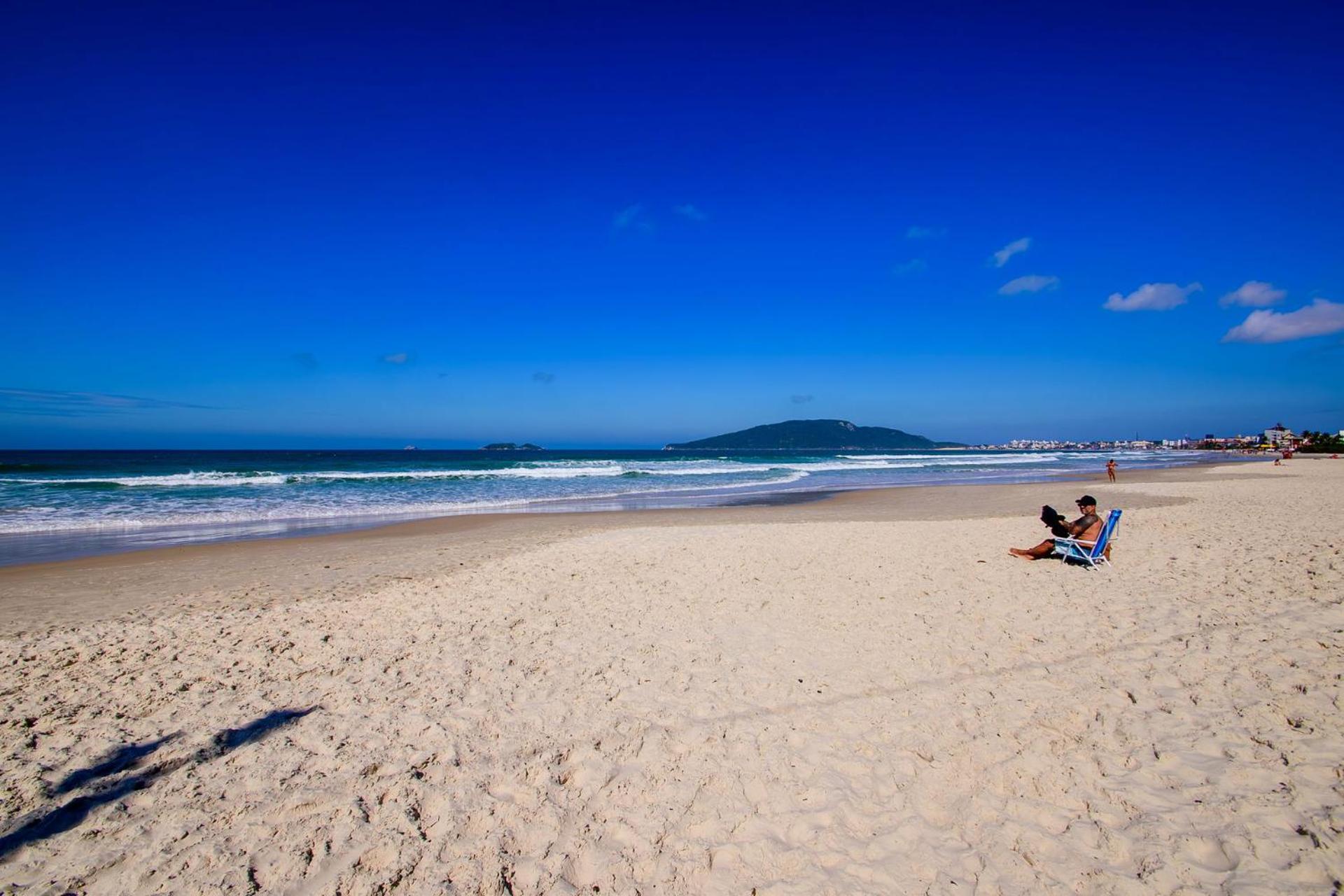 Cobertura com piscina perto da praia YW3099