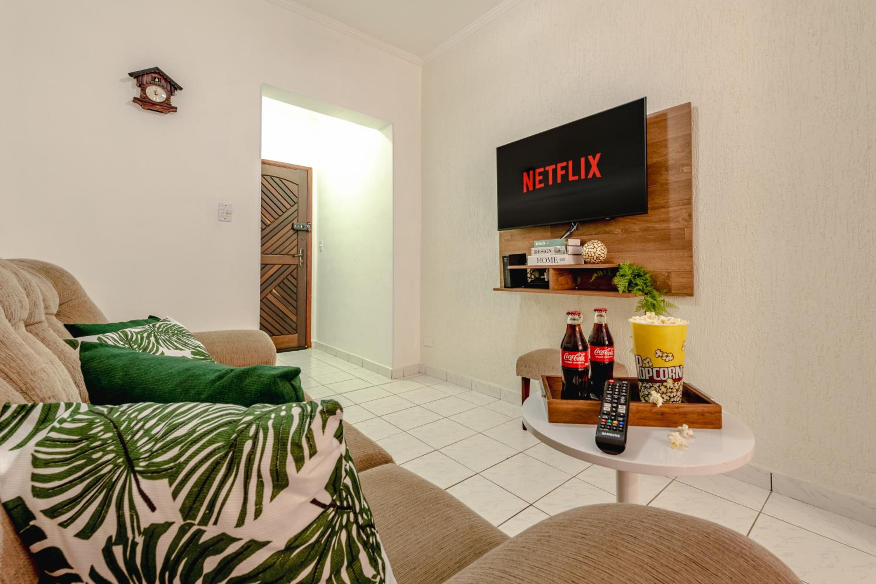Cozy apartment 85 m from the beach w/ parking