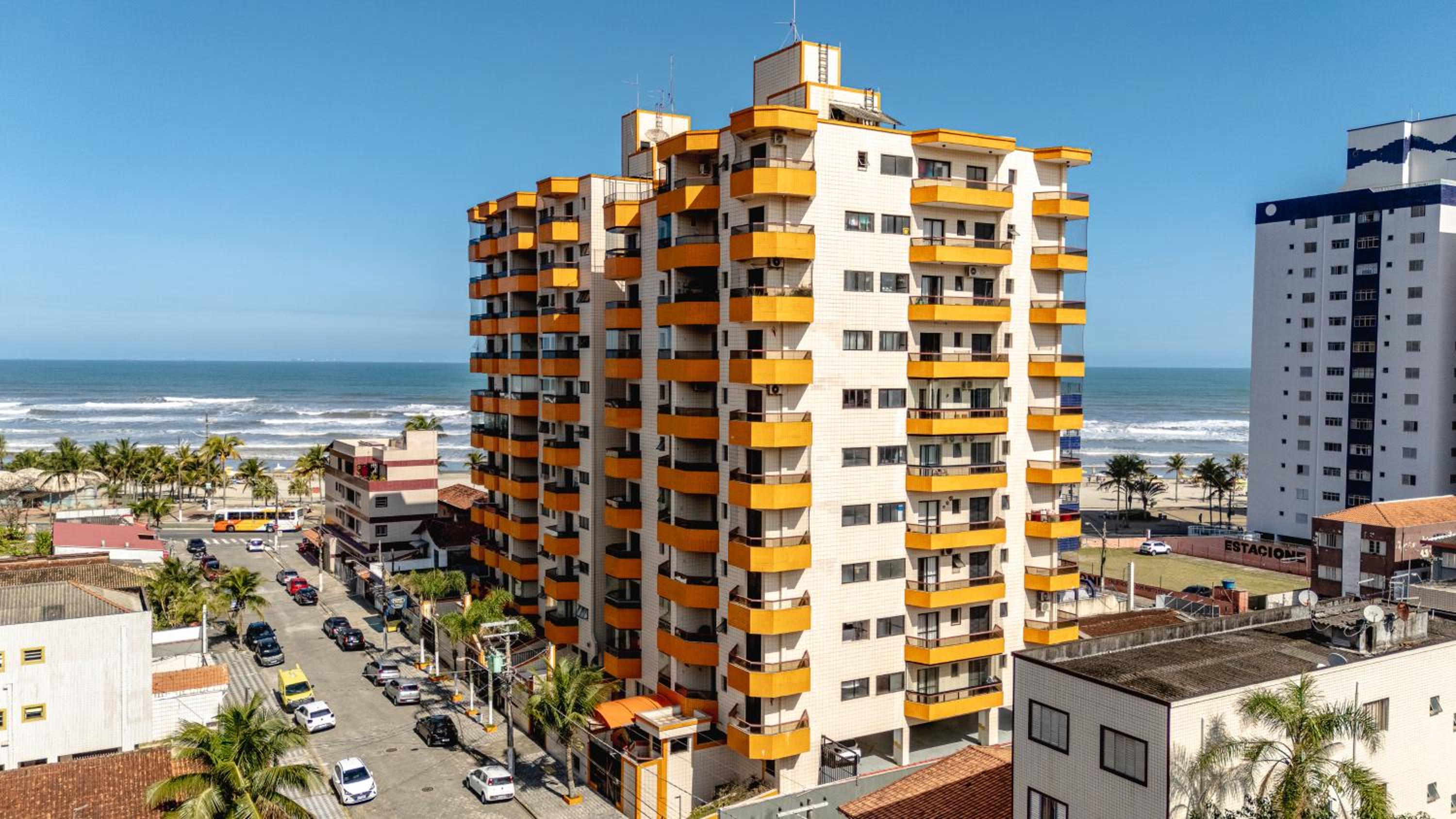 Cozy apartment 85 m from the beach w/ parking