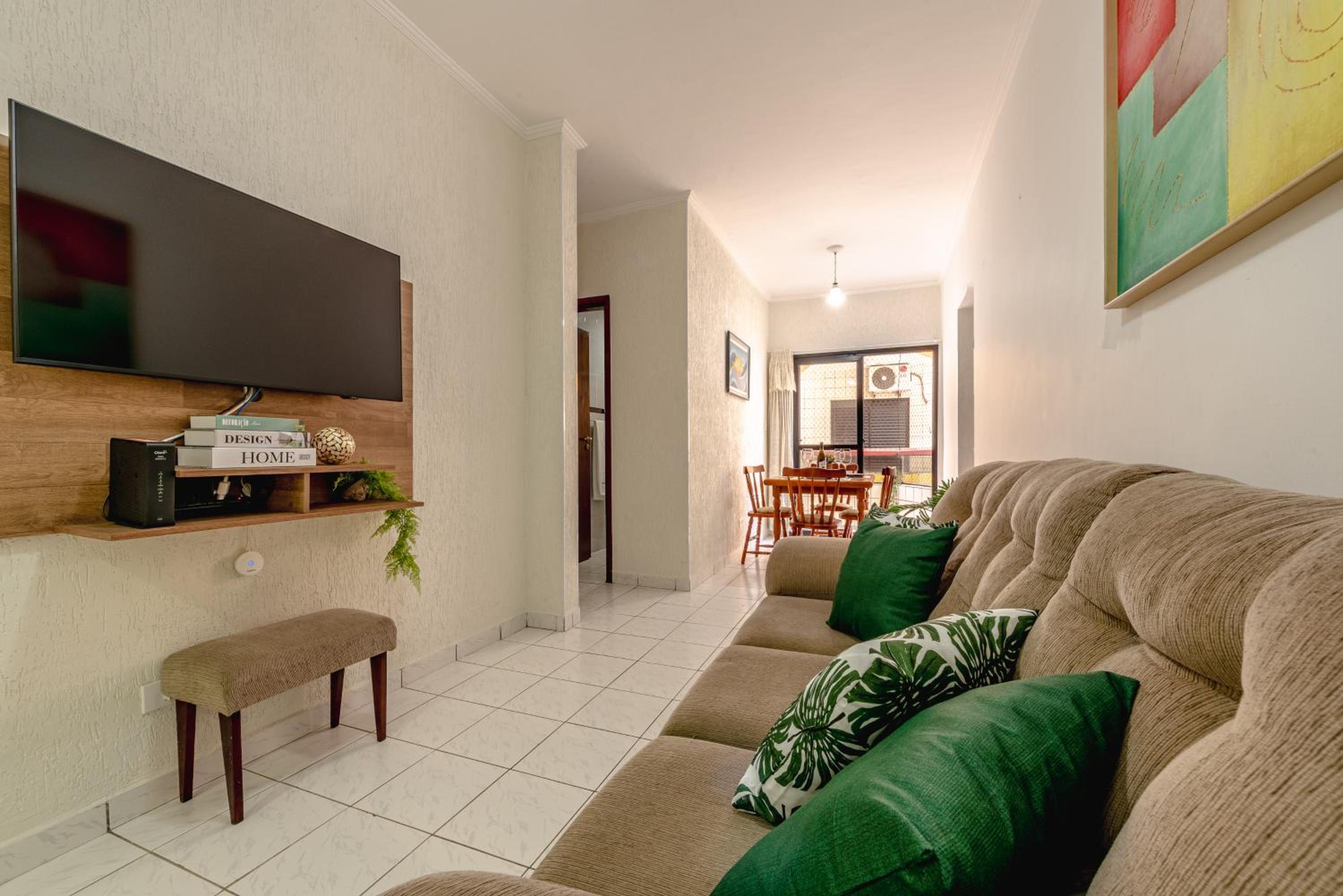 Cozy apartment 85 m from the beach w/ parking
