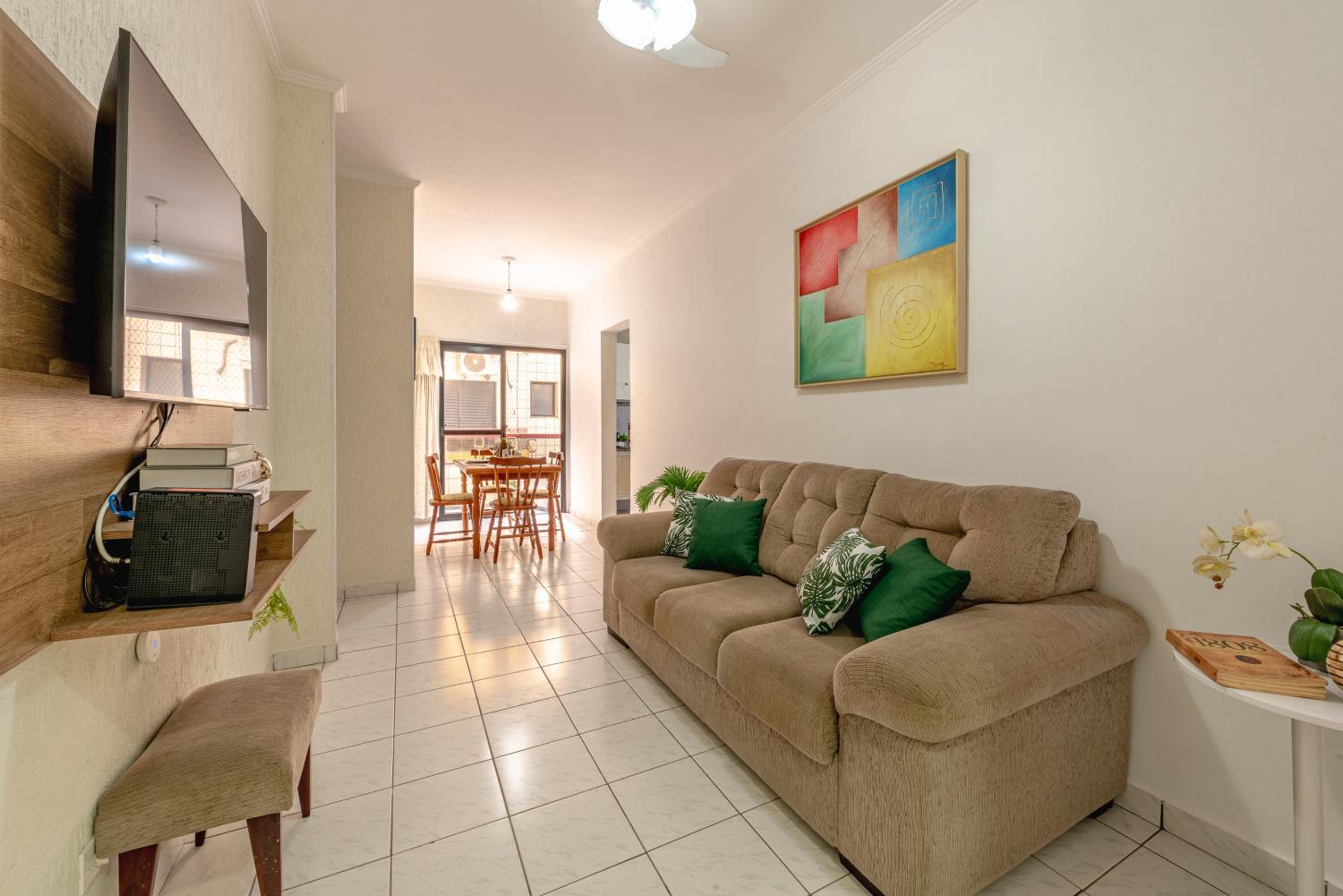 Cozy apartment 85 m from the beach w/ parking