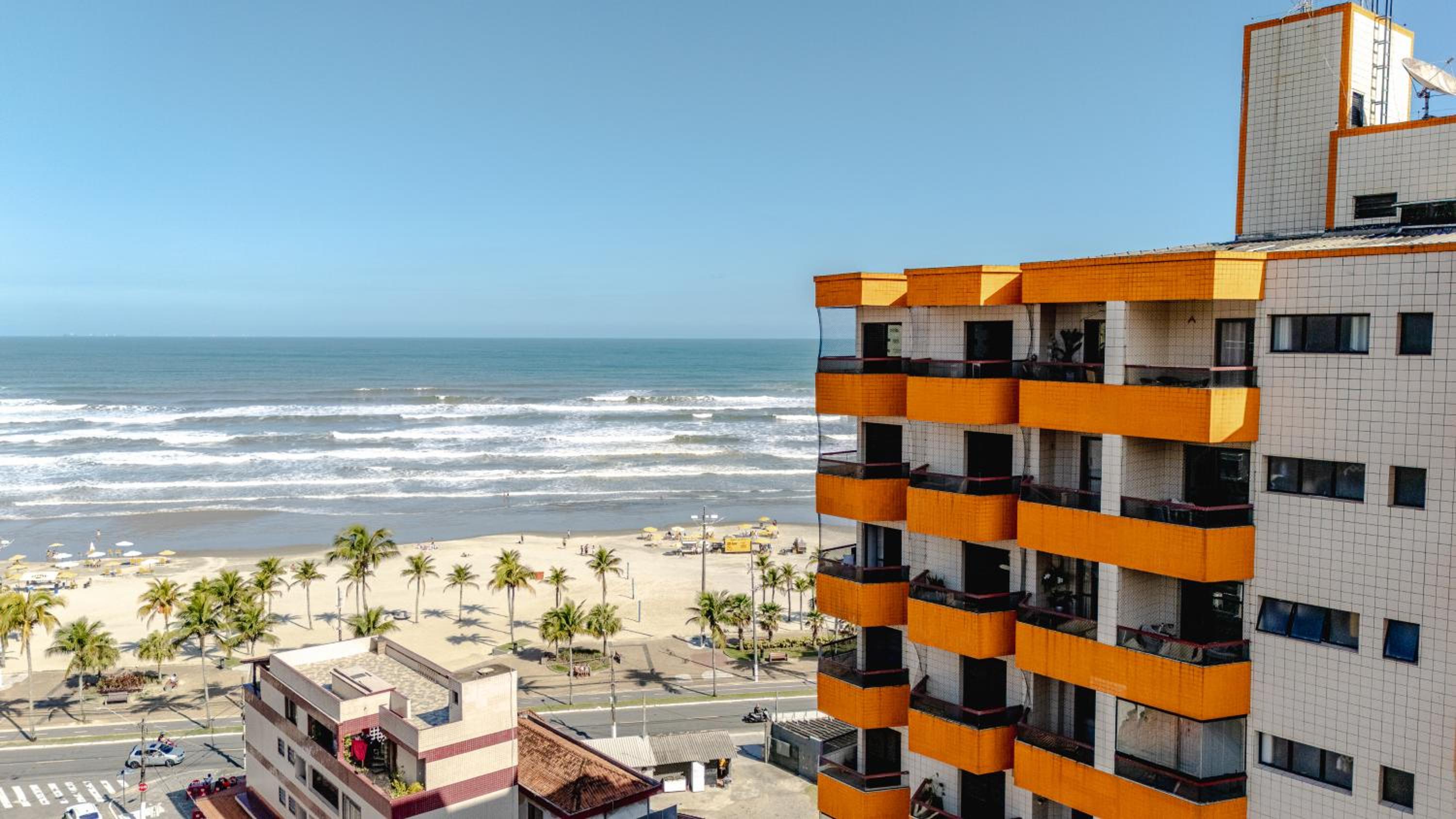 Cozy apartment 85 m from the beach w/ parking