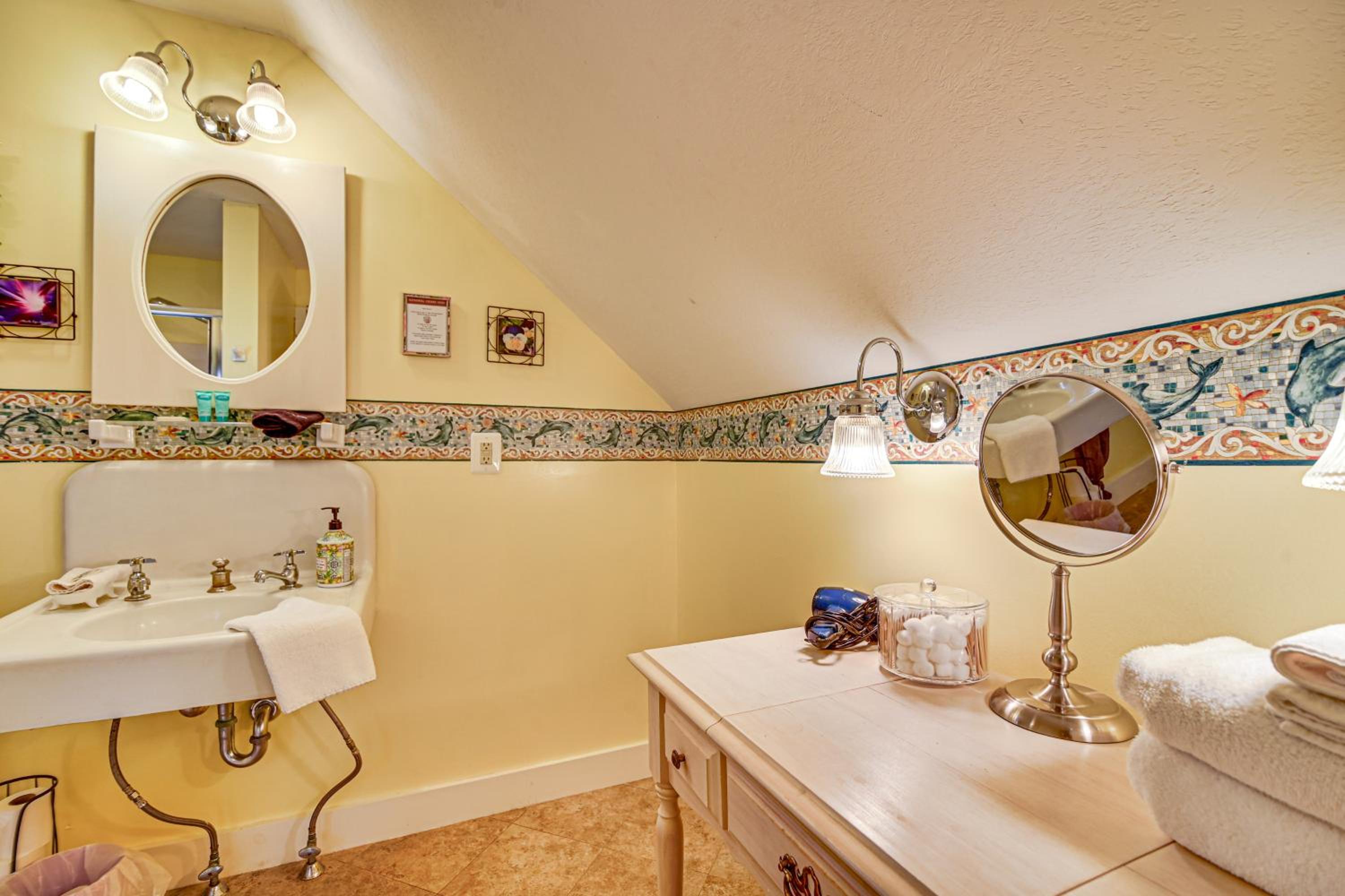 1 Mi to Main St Fryeburg Historic Family Home