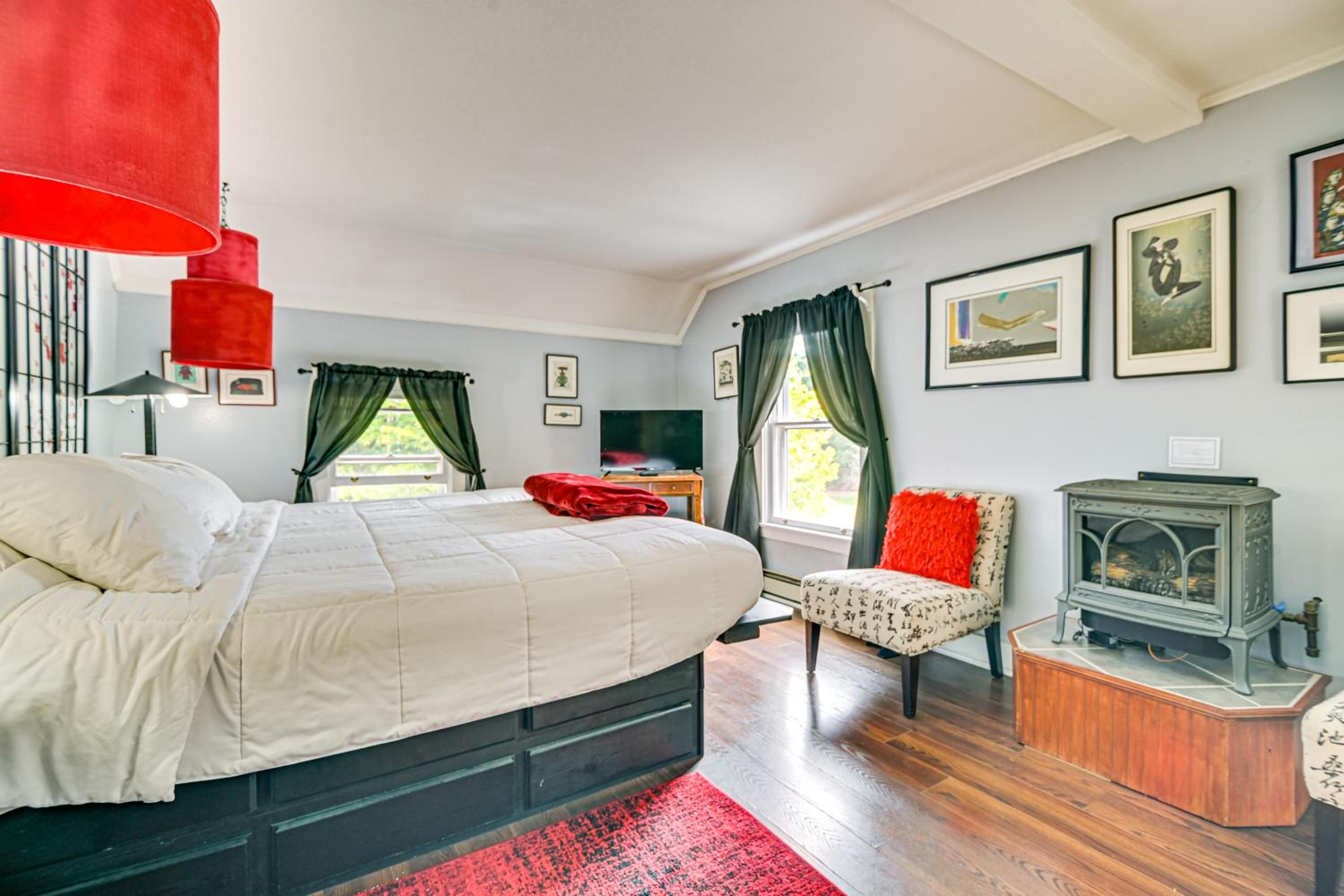 1 Mi to Main St Fryeburg Historic Family Home