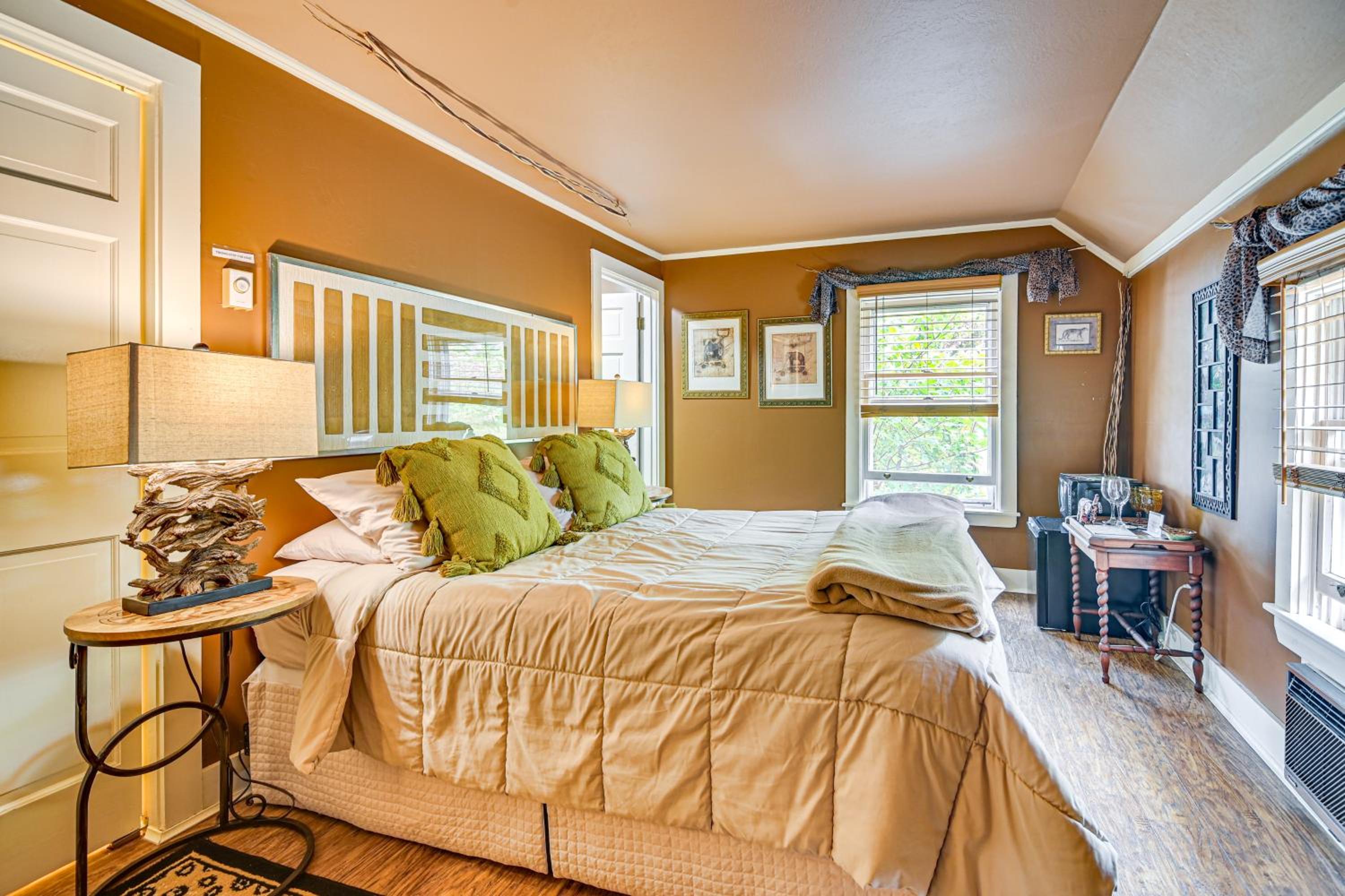 1 Mi to Main St Fryeburg Historic Family Home