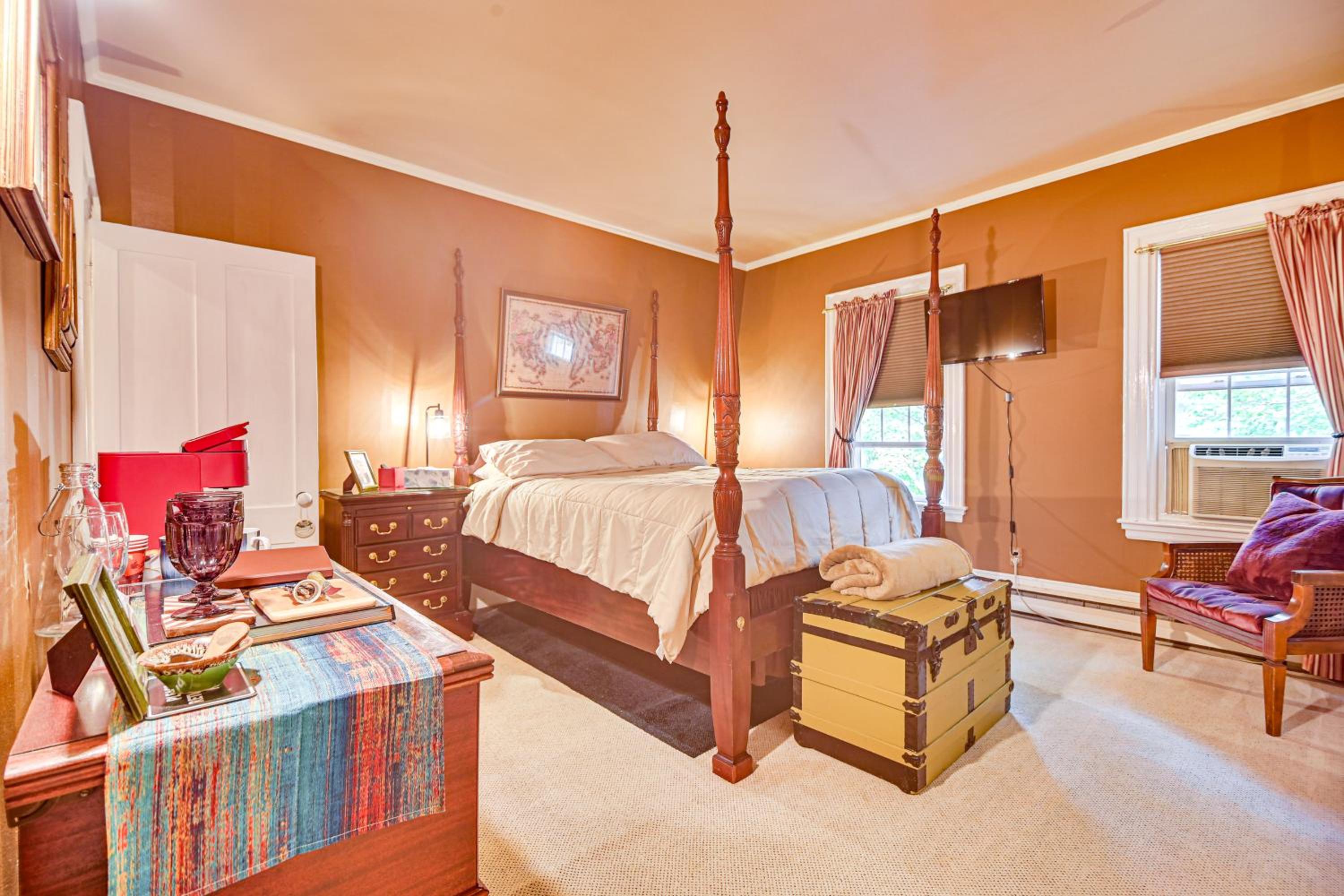 1 Mi to Main St Fryeburg Historic Family Home