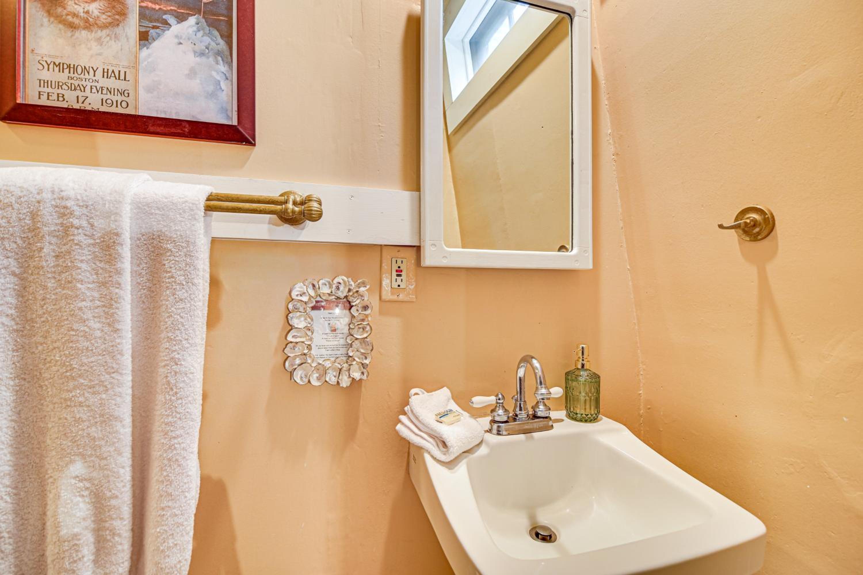 1 Mi to Main St Fryeburg Historic Family Home