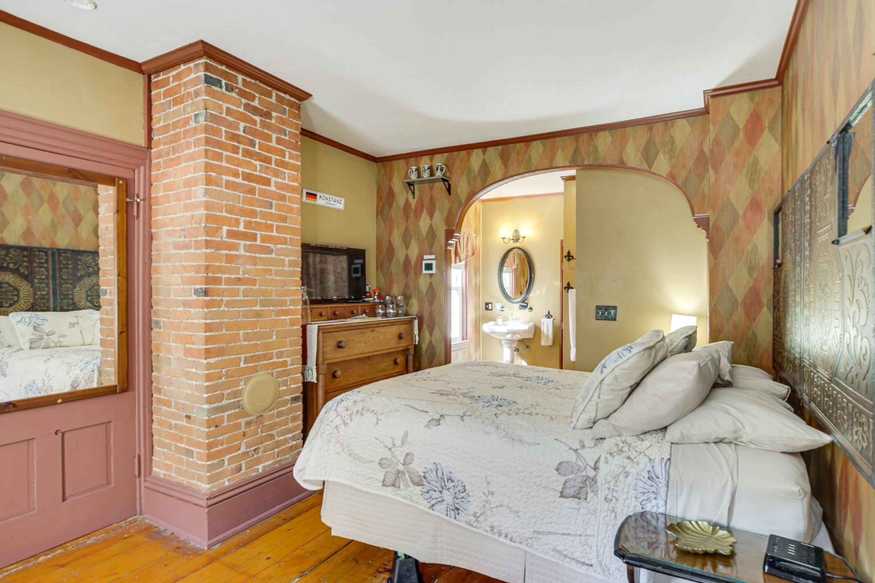 1 Mi to Main St Fryeburg Historic Family Home