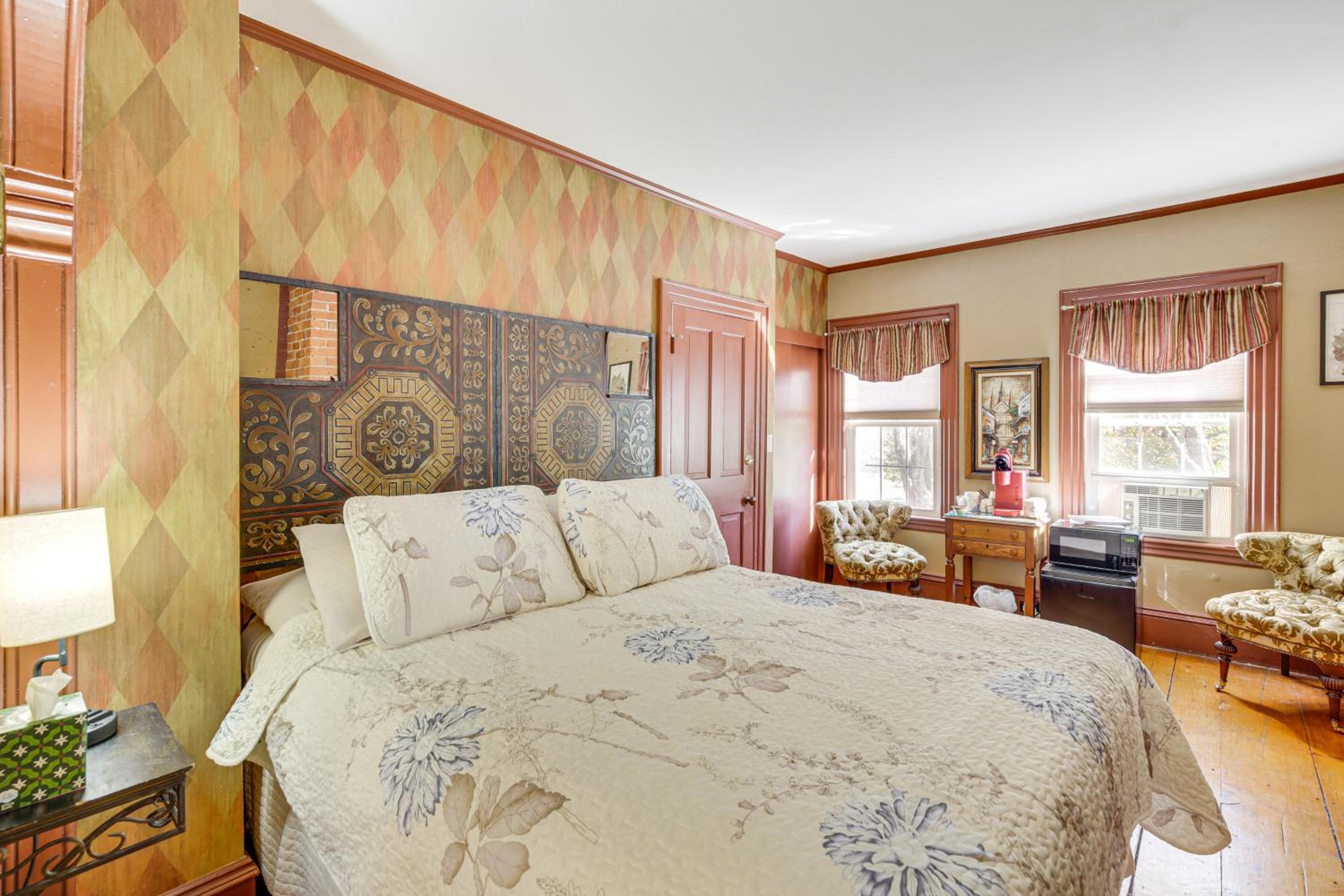 1 Mi to Main St Fryeburg Historic Family Home