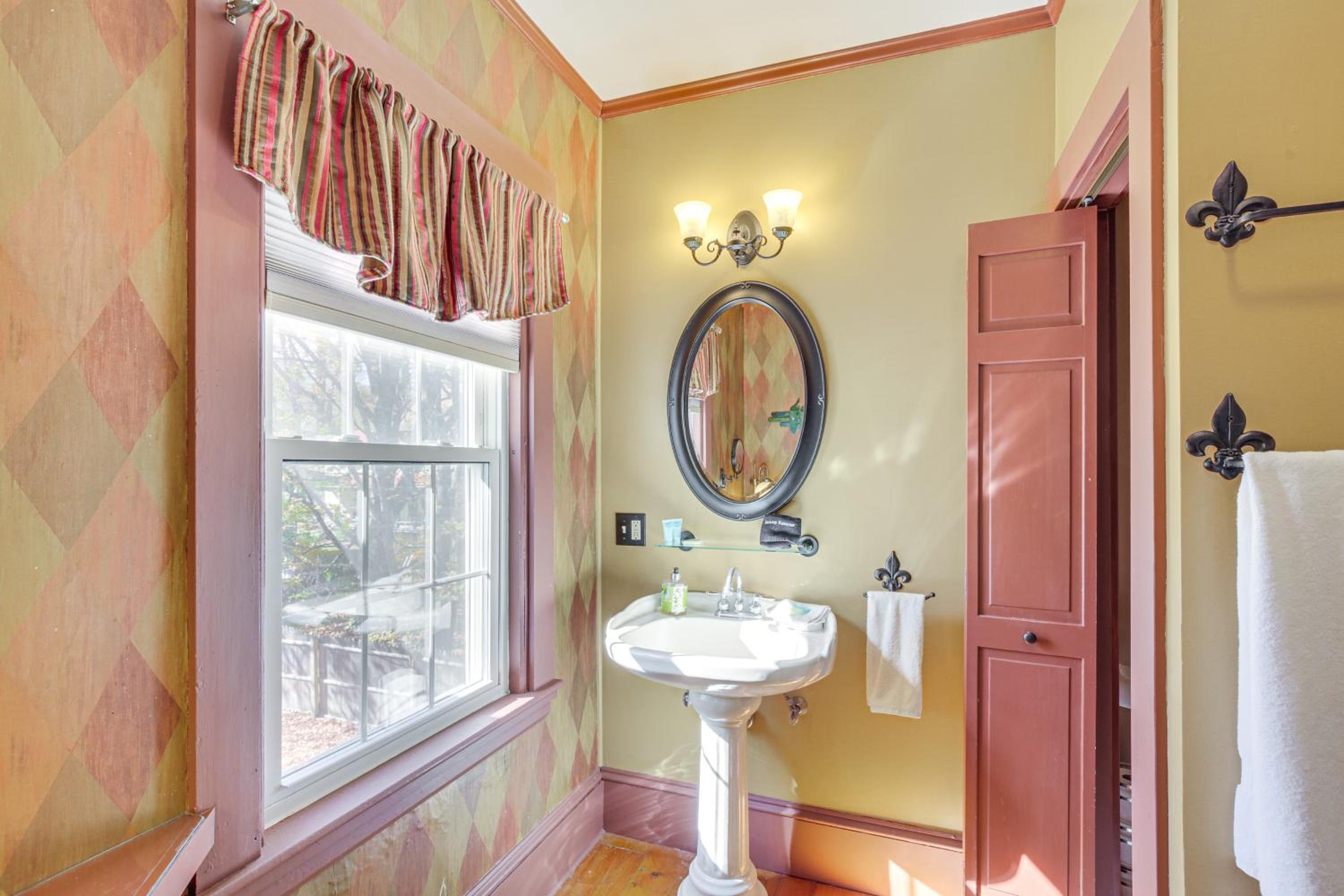 1 Mi to Main St Fryeburg Historic Family Home