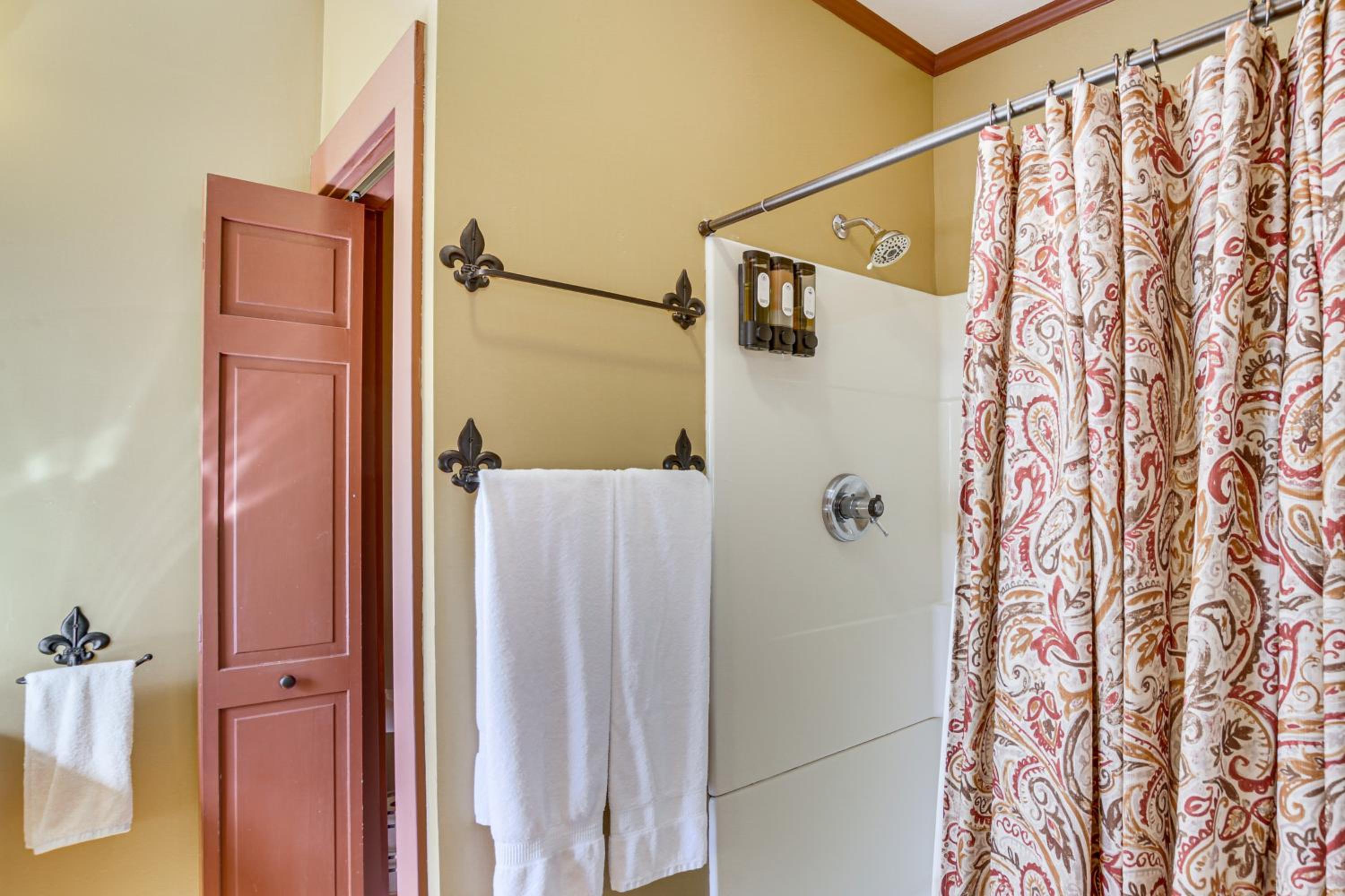 1 Mi to Main St Fryeburg Historic Family Home