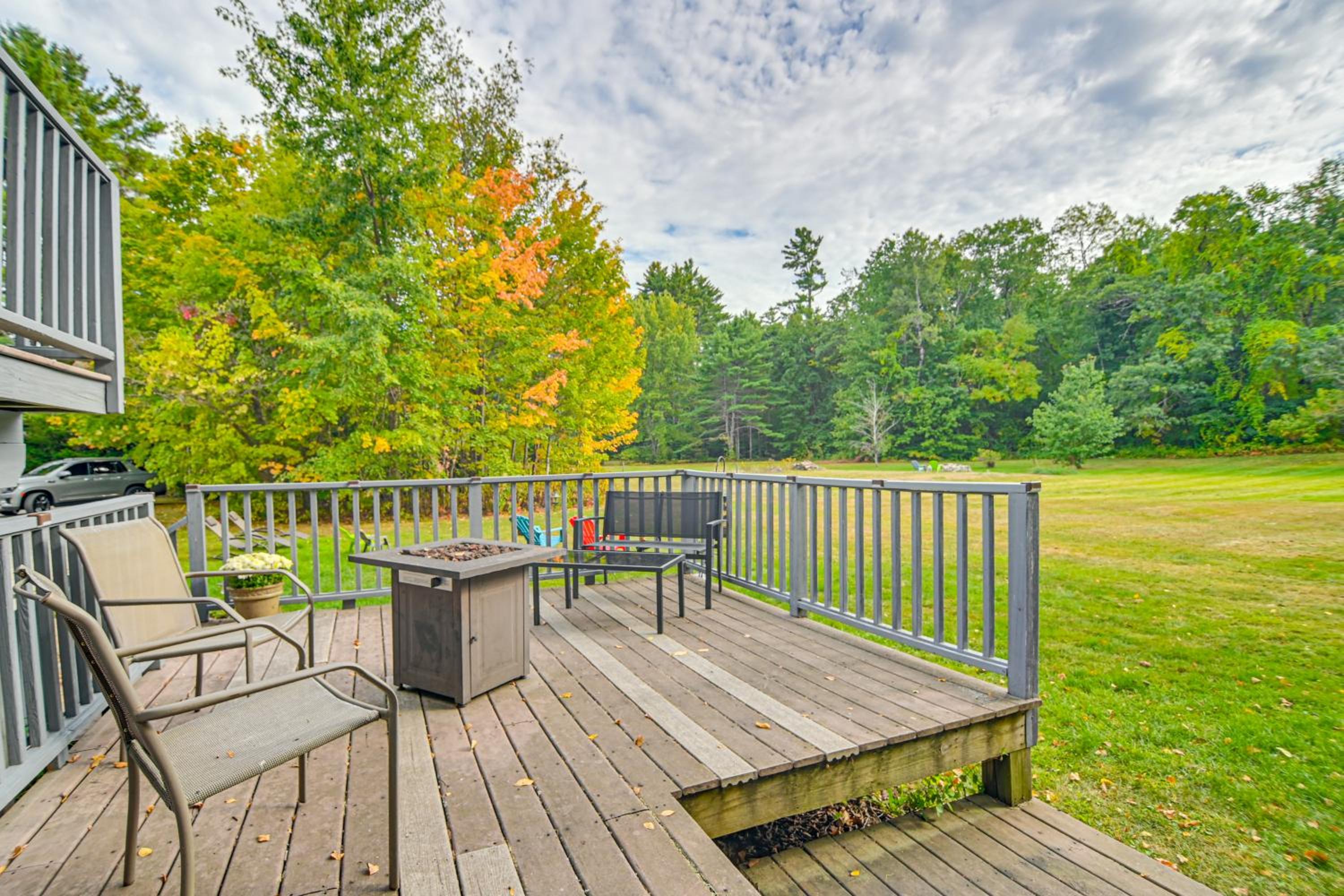 1 Mi to Main St Fryeburg Historic Family Home
