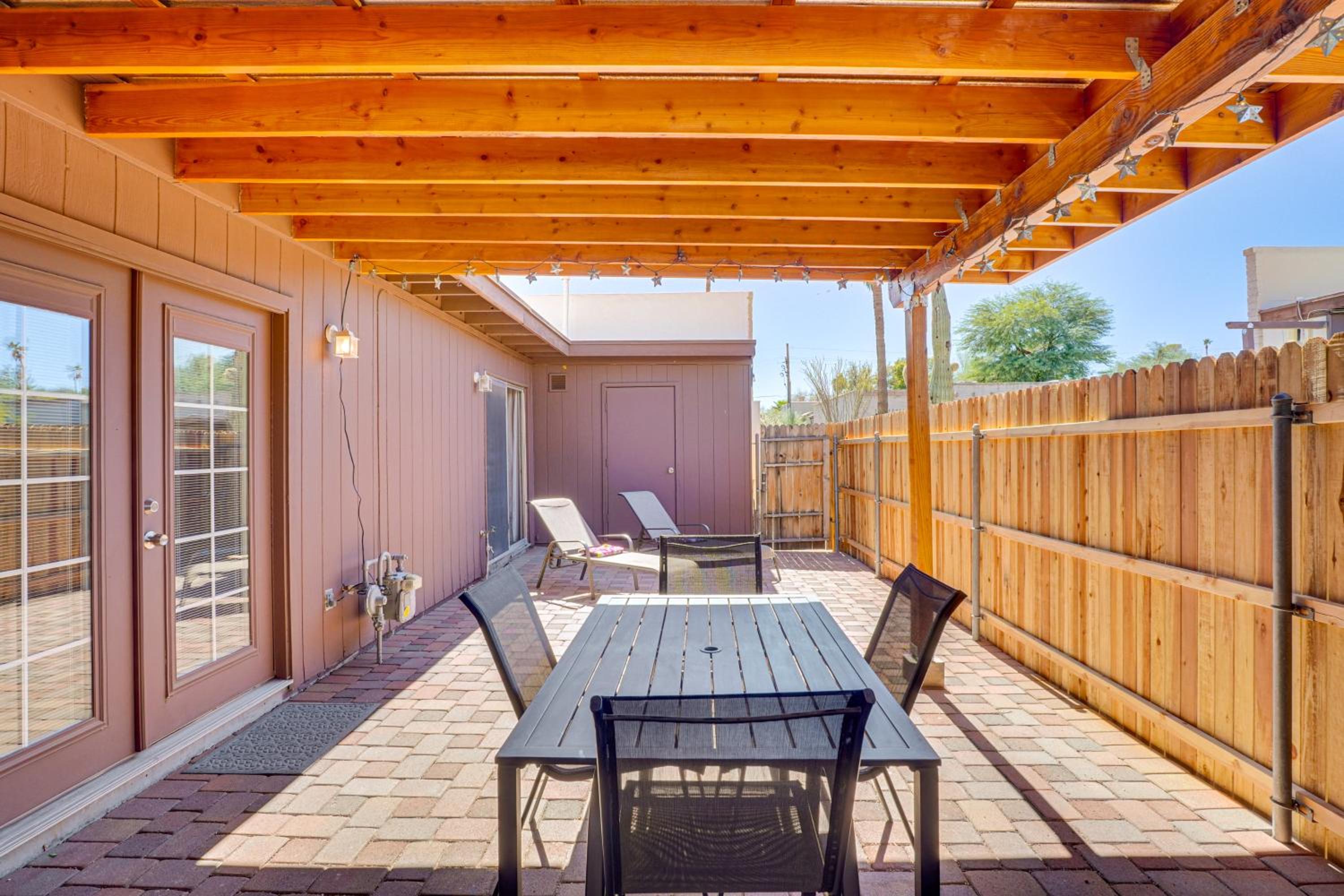 5 Mi to Dtwn Tucson Townhome with Pool Access!