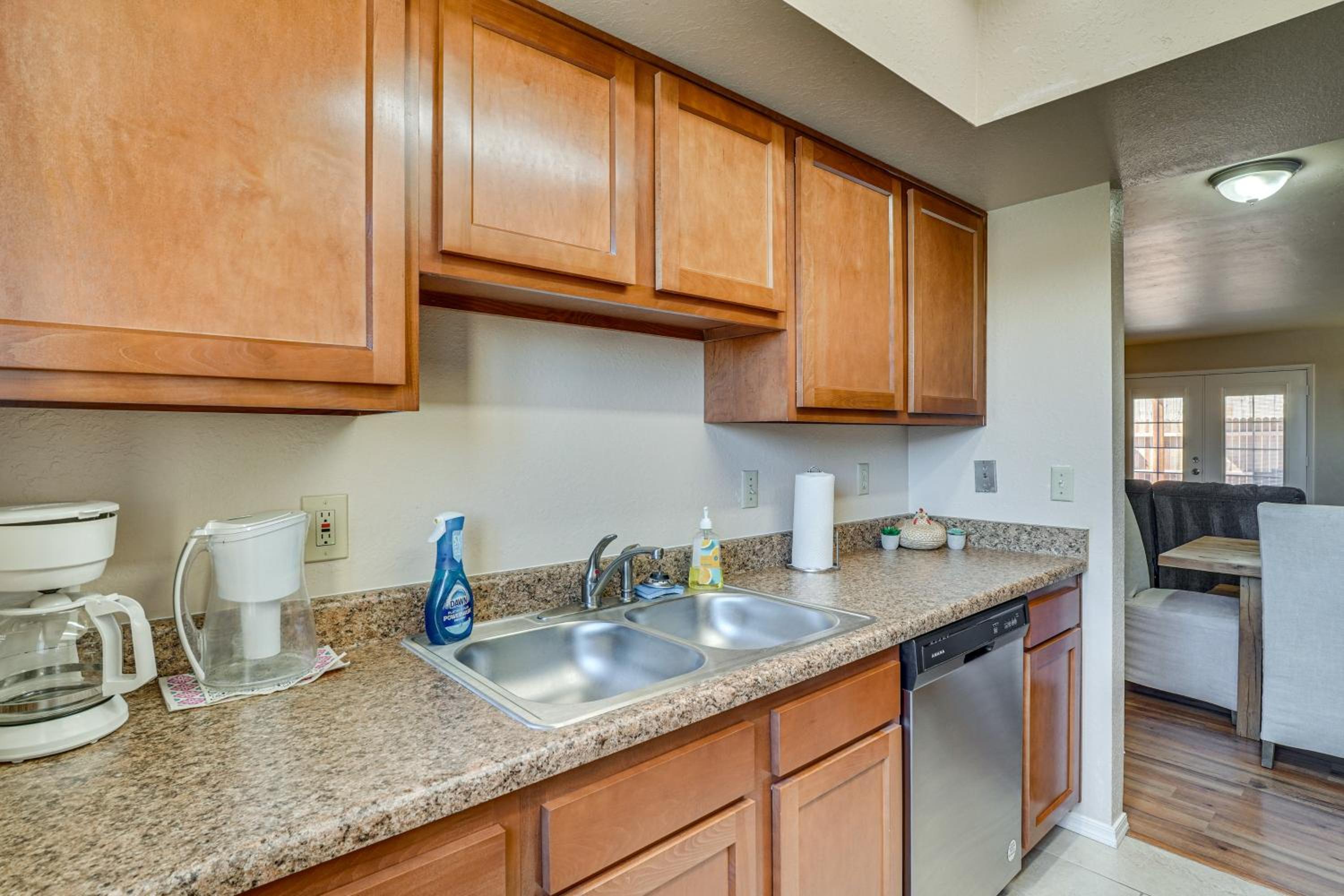 5 Mi to Dtwn Tucson Townhome with Pool Access!