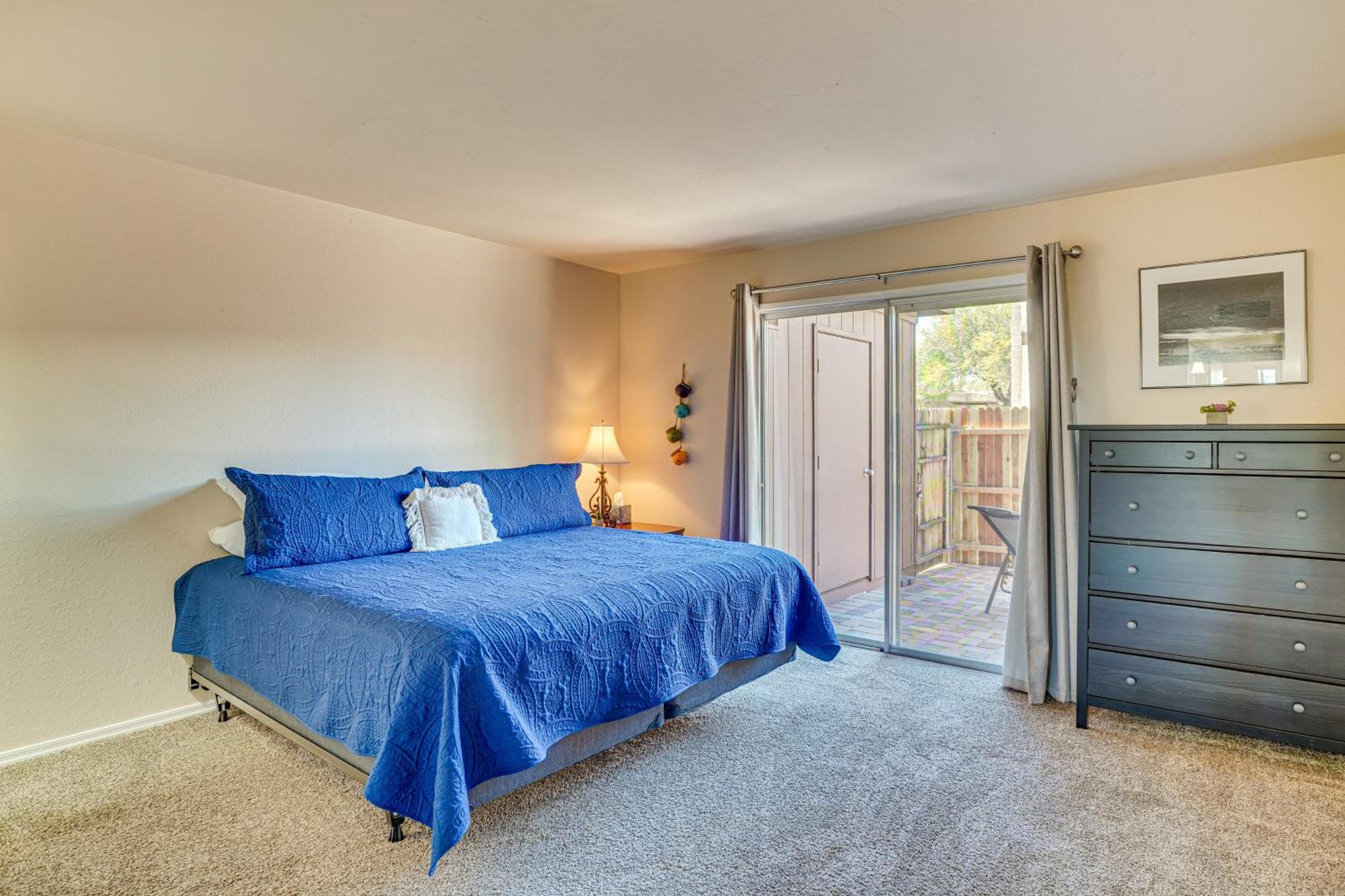 5 Mi to Dtwn Tucson Townhome with Pool Access!