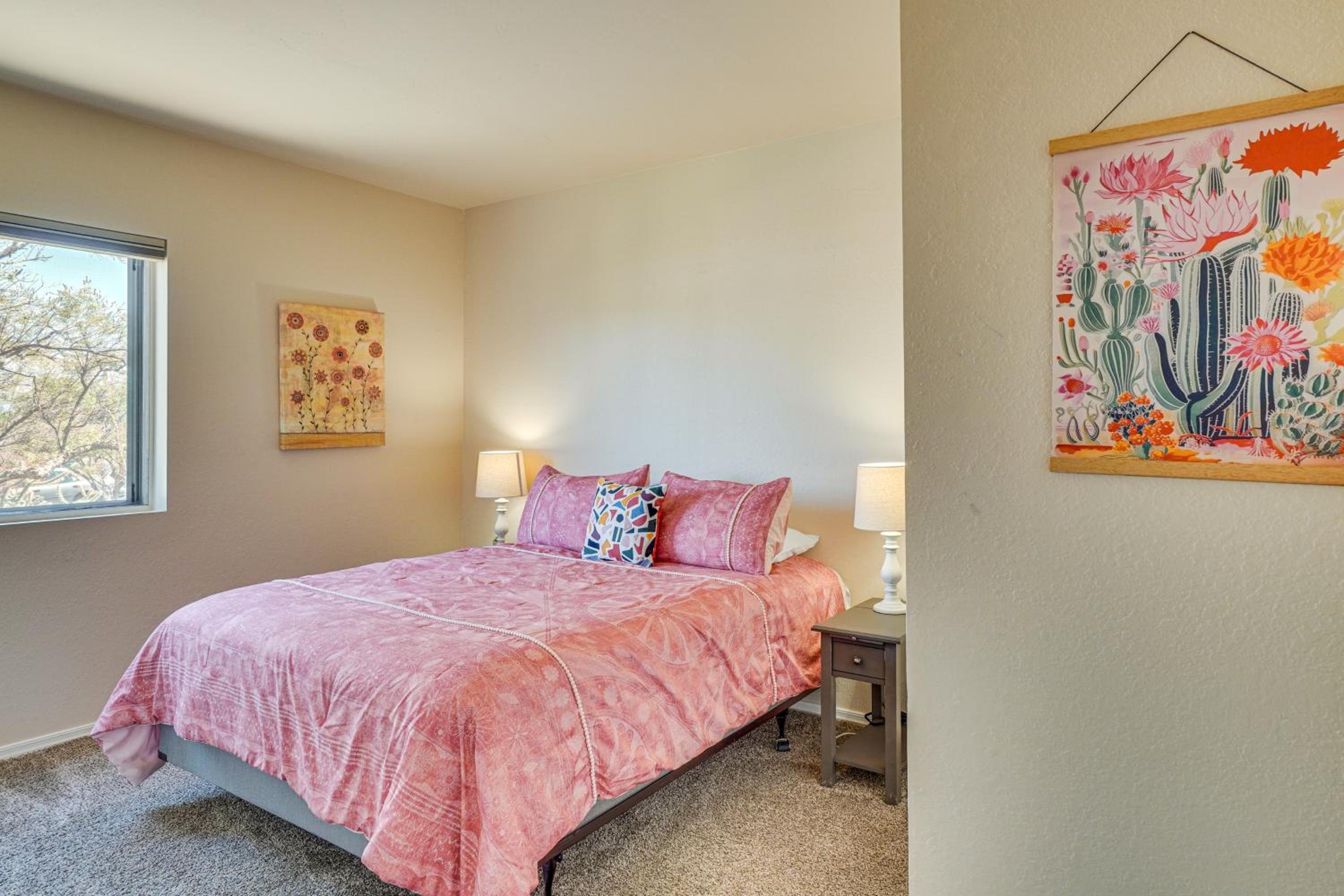 5 Mi to Dtwn Tucson Townhome with Pool Access!