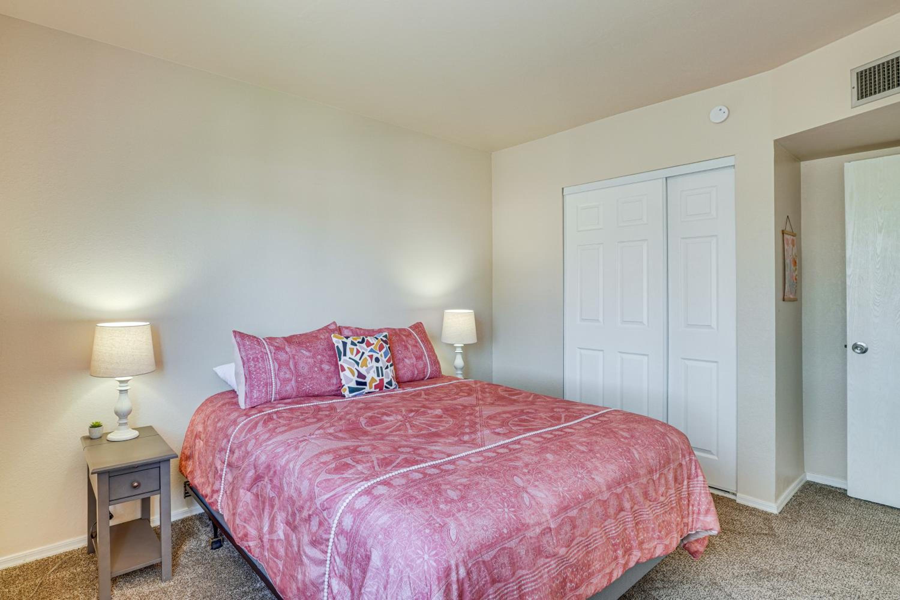 5 Mi to Dtwn Tucson Townhome with Pool Access!