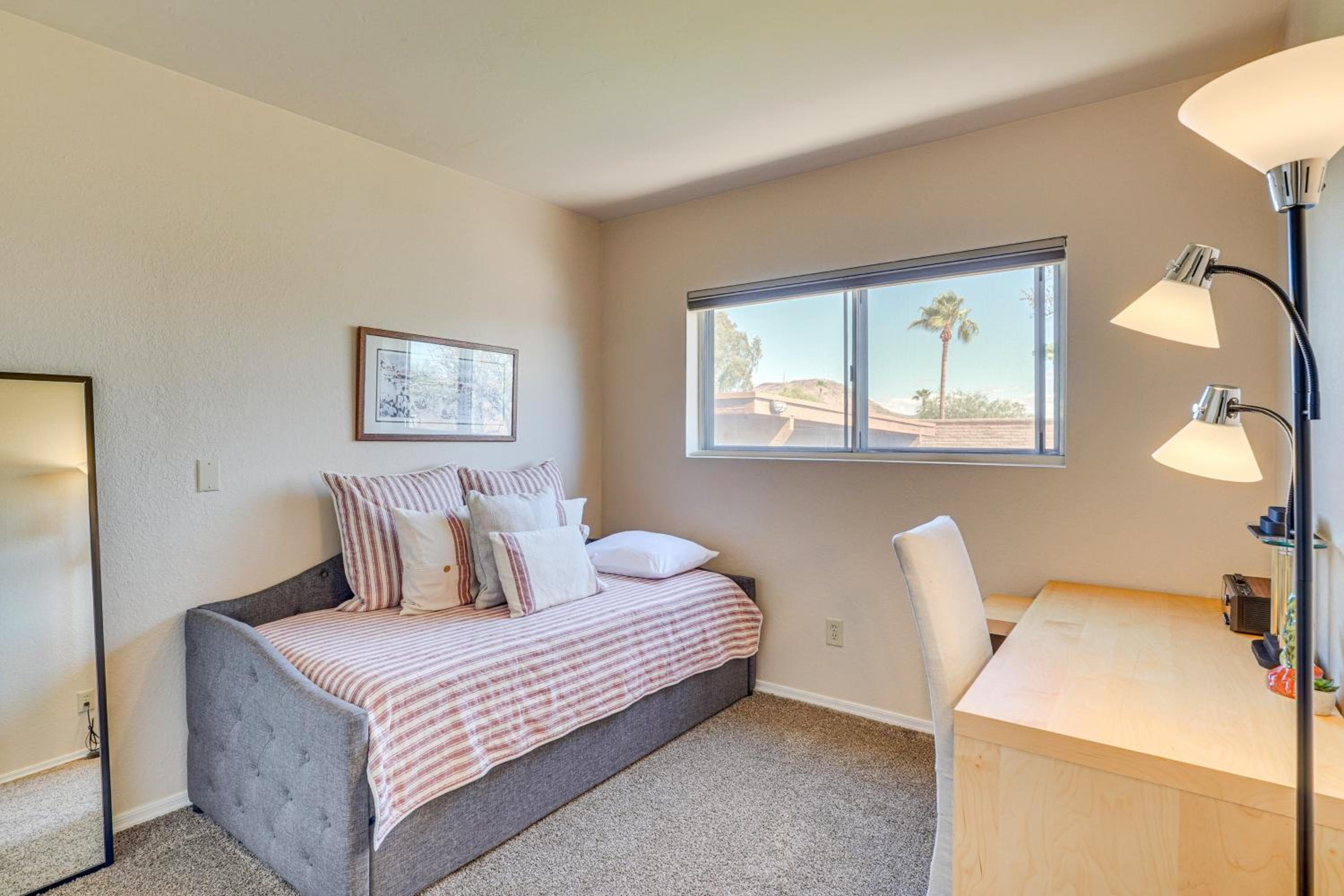 5 Mi to Dtwn Tucson Townhome with Pool Access!