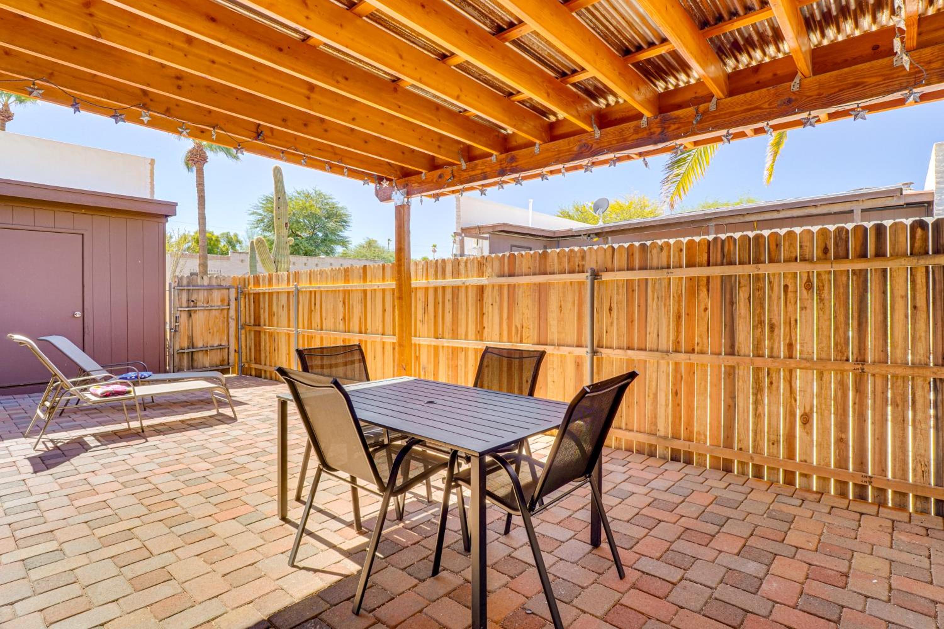 5 Mi to Dtwn Tucson Townhome with Pool Access!