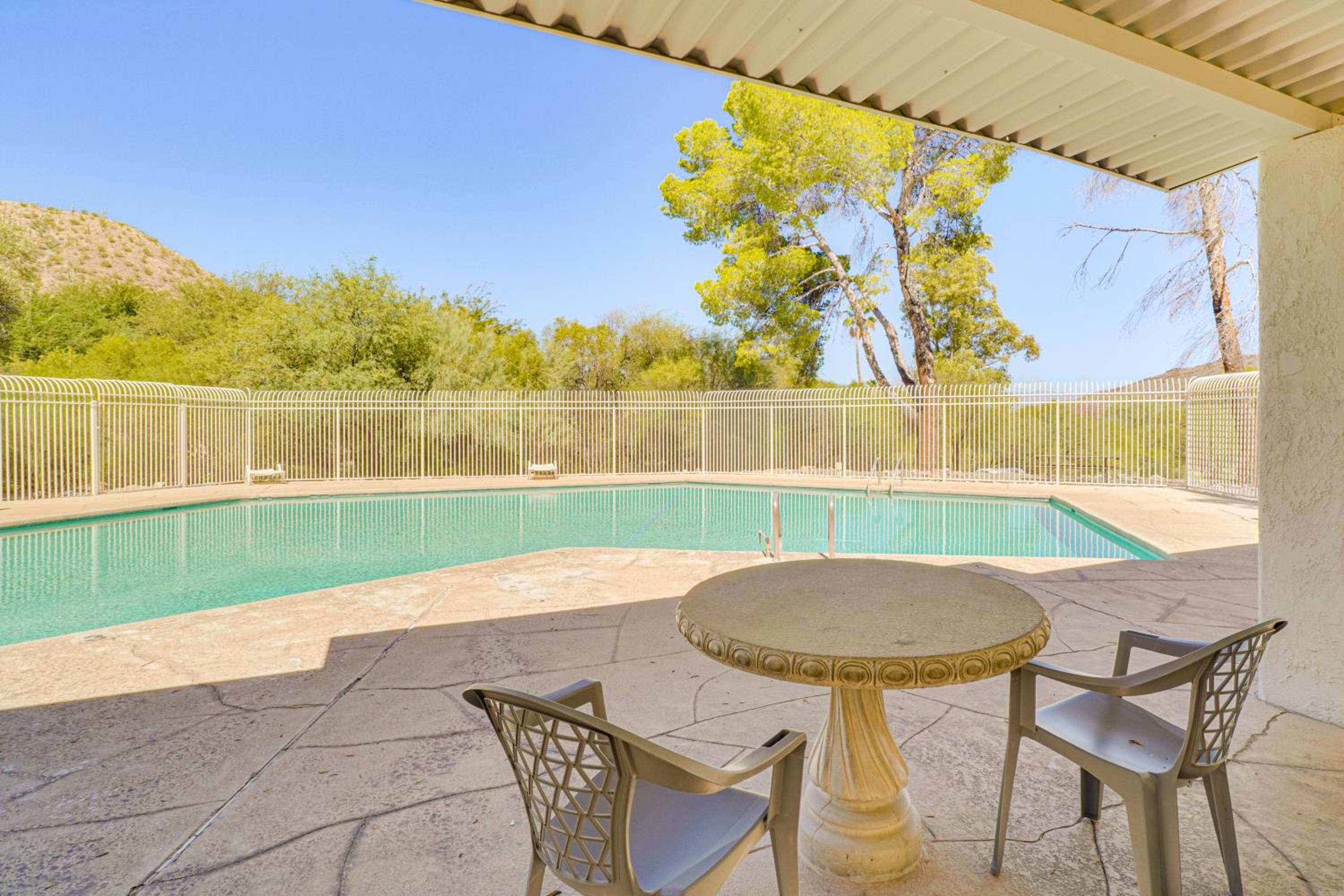5 Mi to Dtwn Tucson Townhome with Pool Access!
