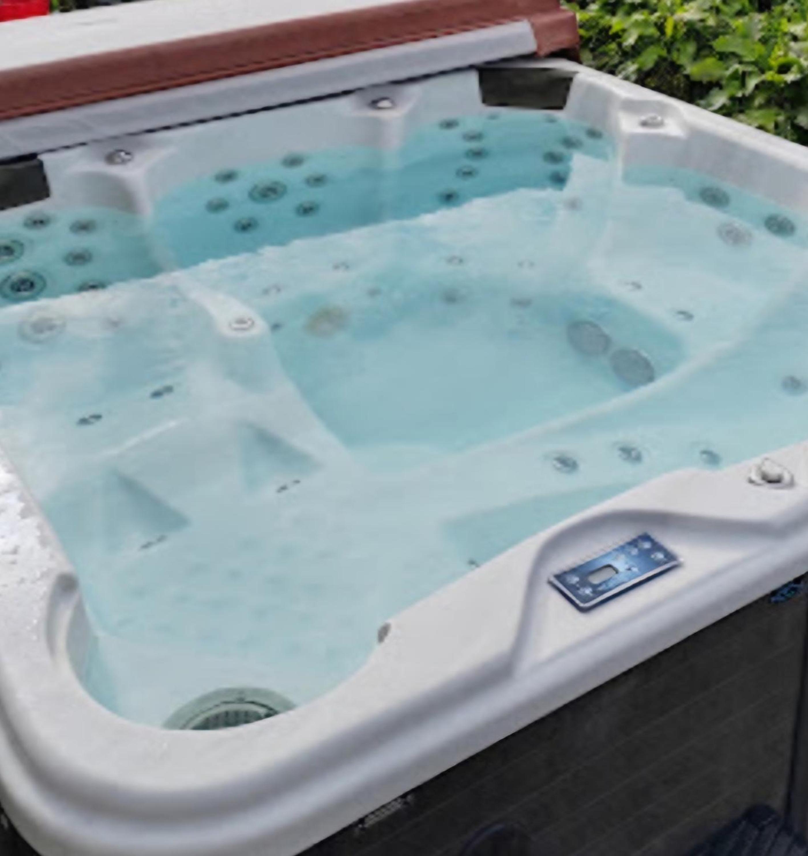 Alpaca cabin-mountain view-hot tub-rural retreat