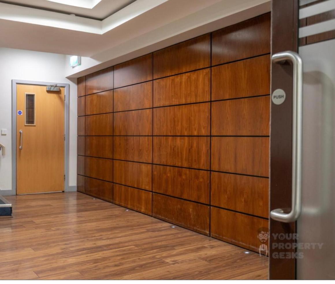 New 4 stars Large prime city center 2 bed 2 bath duplex apartment with free secure parking