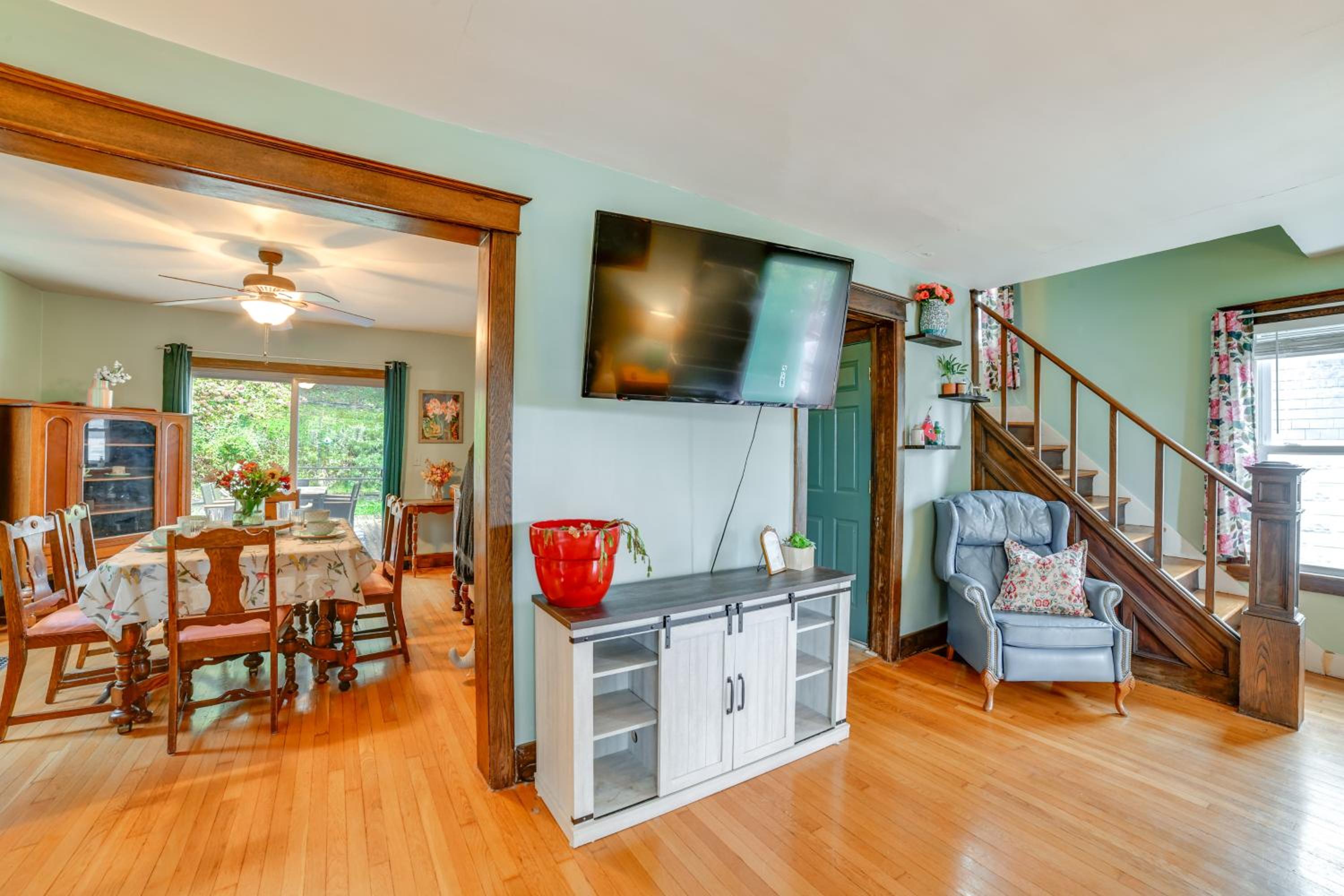 1 Mi to Dtwn Binghamton Pet-Friendly Home with Deck