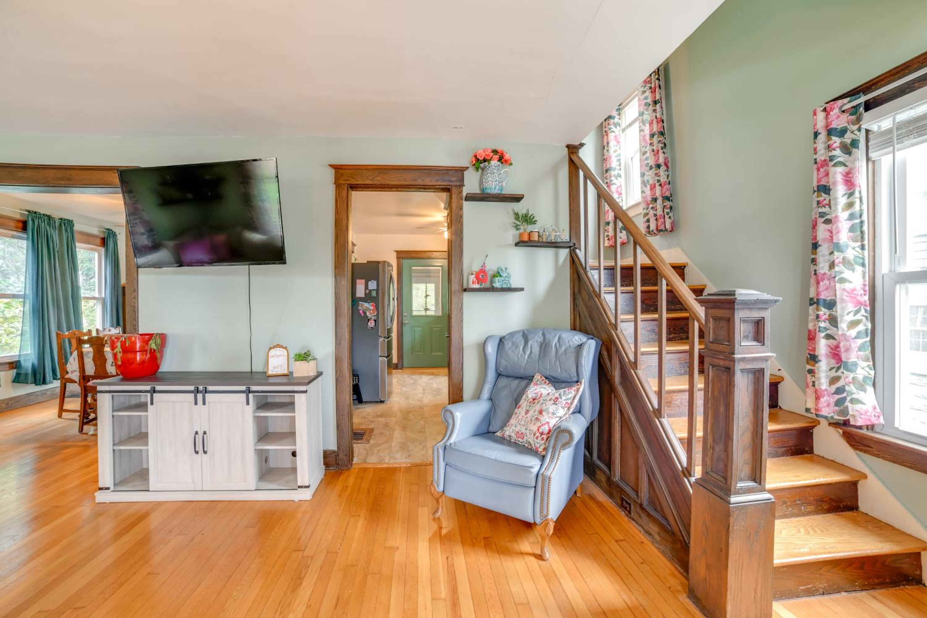1 Mi to Dtwn Binghamton Pet-Friendly Home with Deck