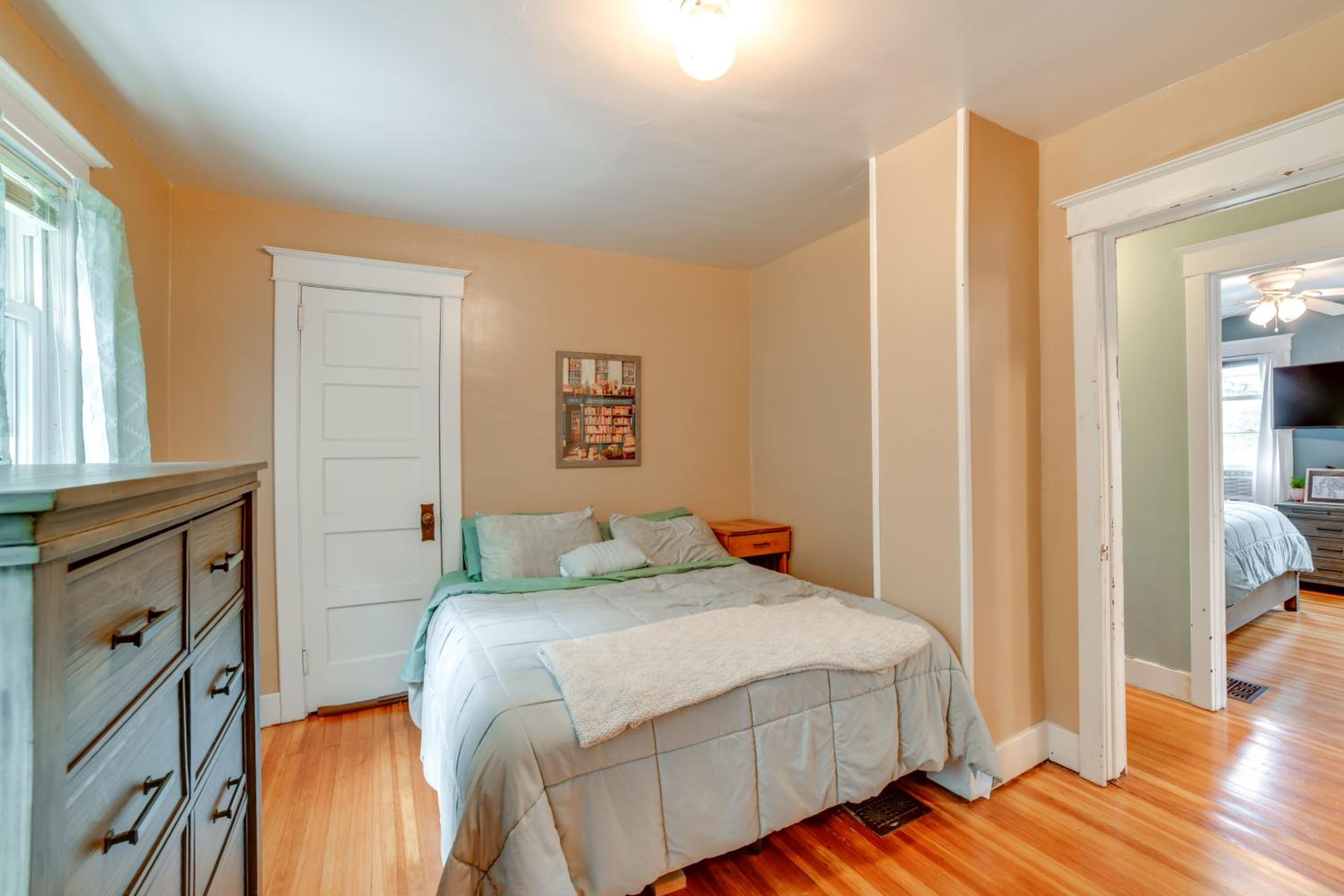 1 Mi to Dtwn Binghamton Pet-Friendly Home with Deck