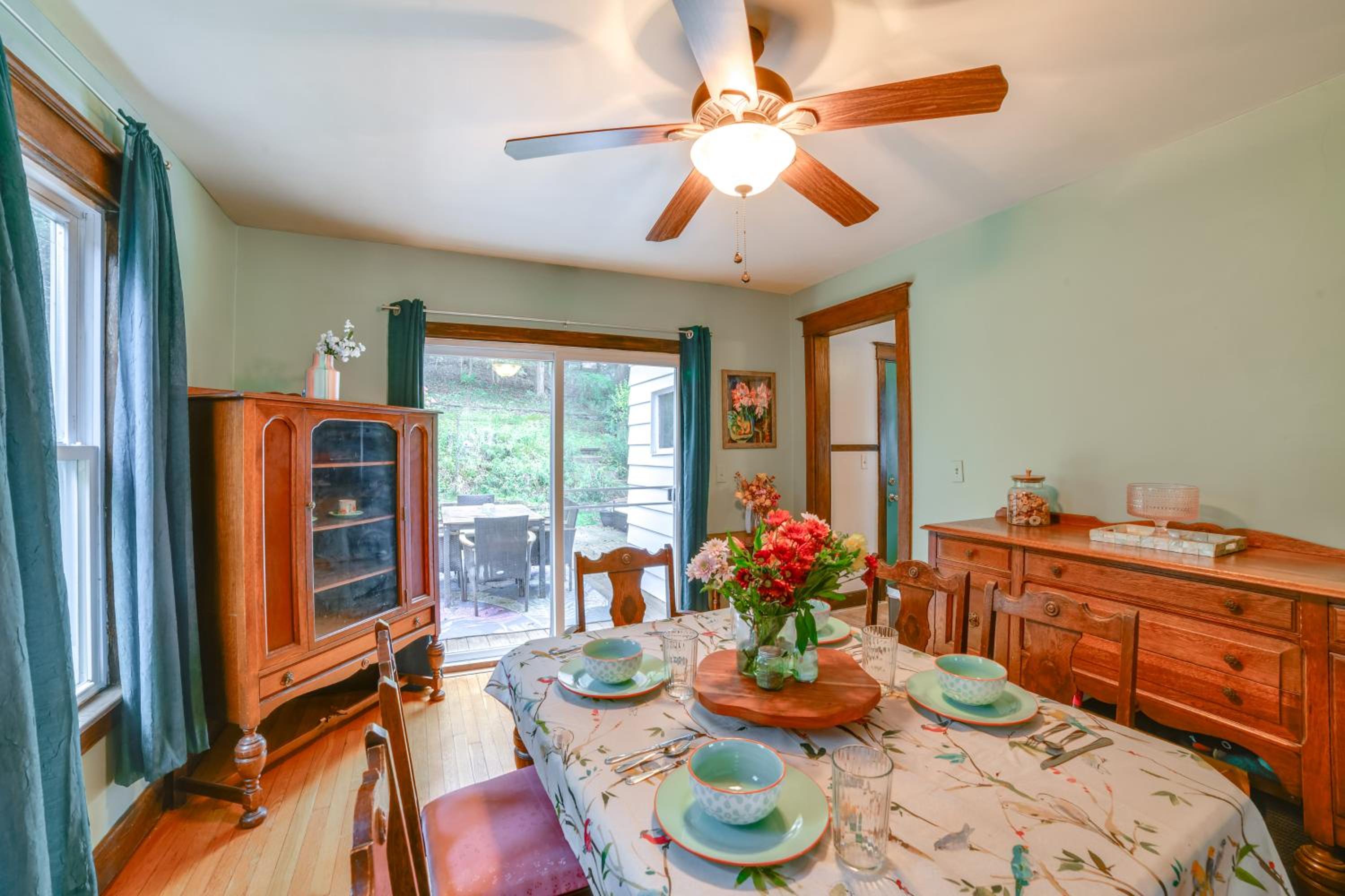 1 Mi to Dtwn Binghamton Pet-Friendly Home with Deck