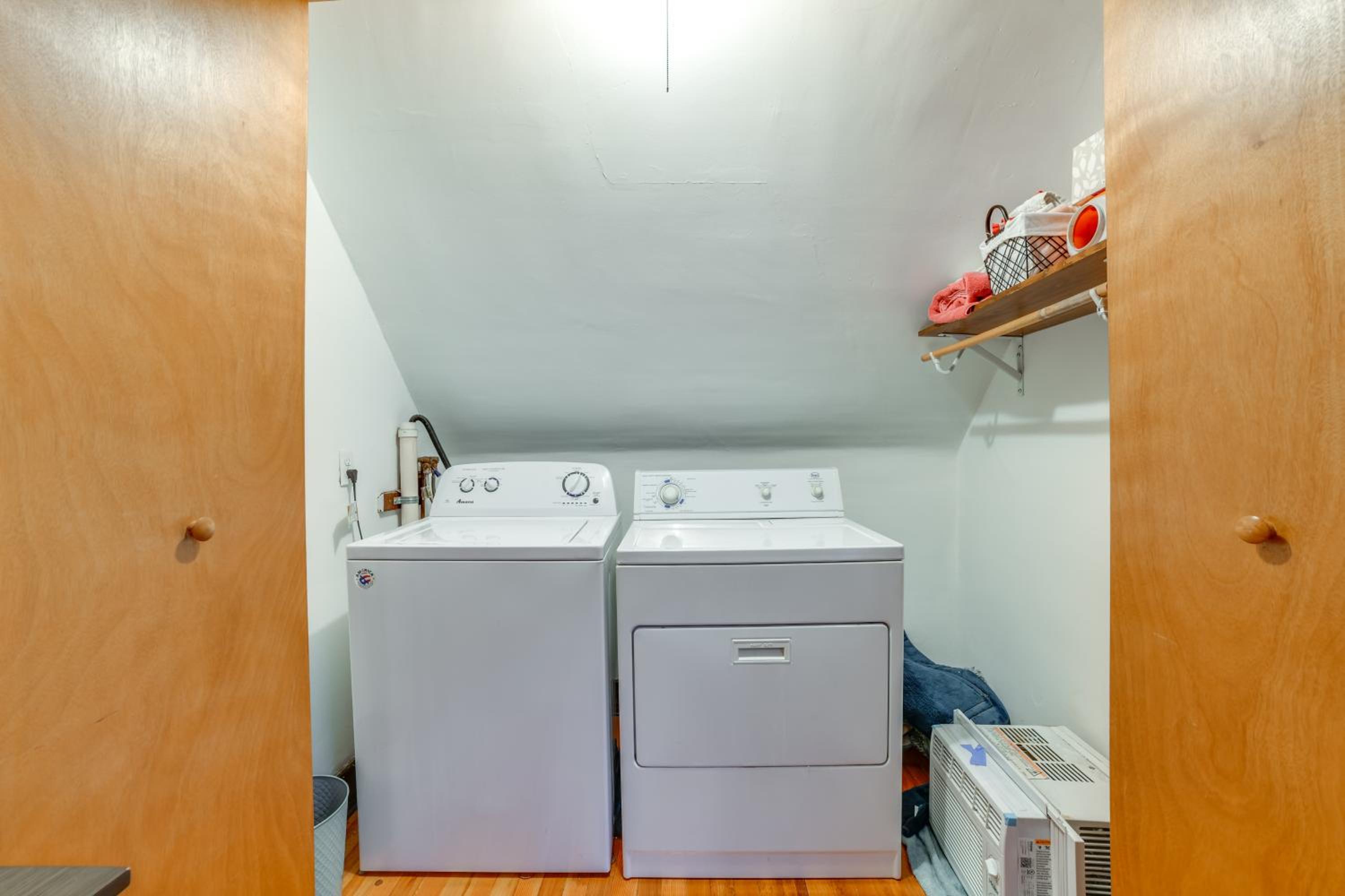 1 Mi to Dtwn Binghamton Pet-Friendly Home with Deck