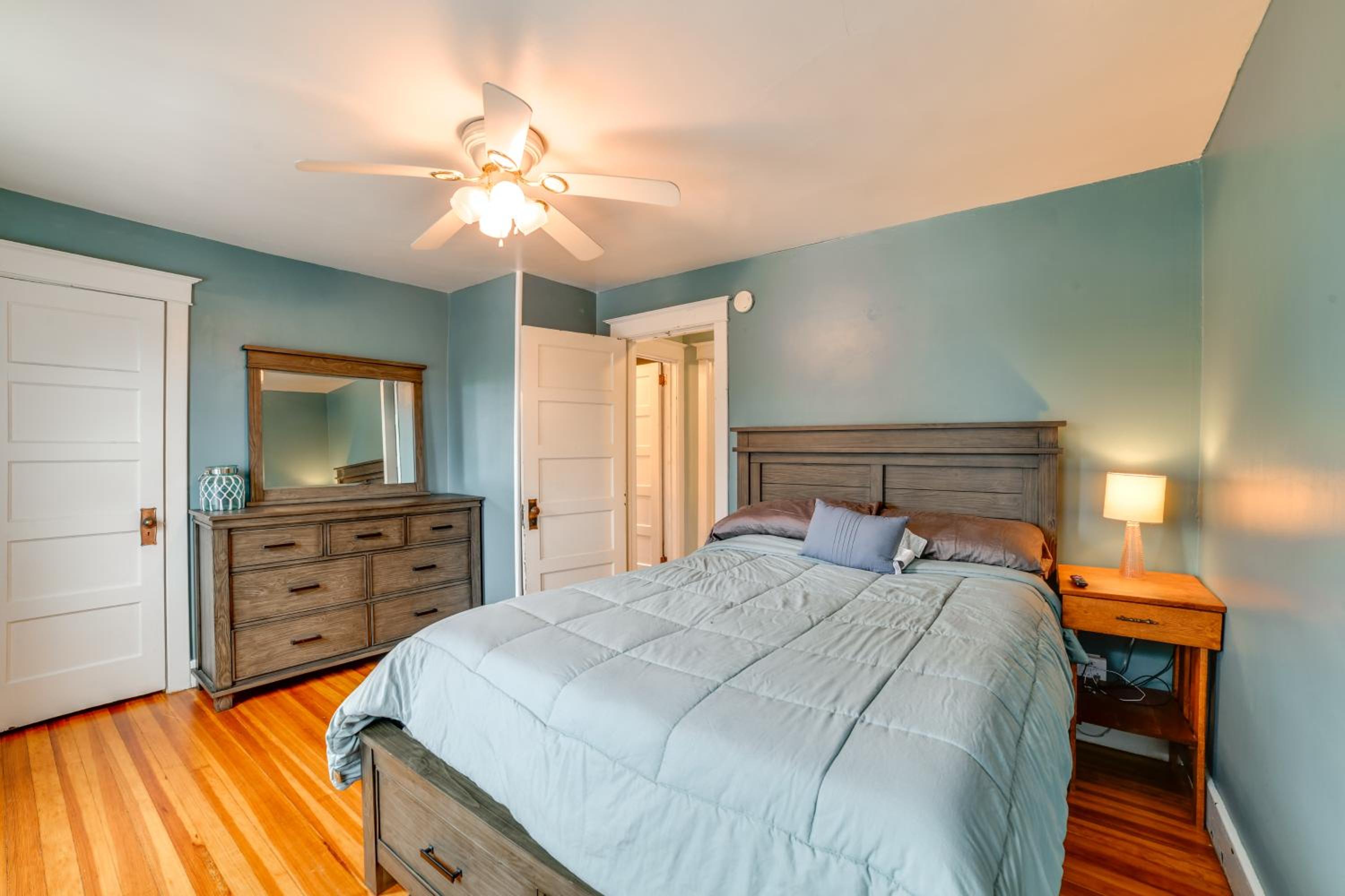 1 Mi to Dtwn Binghamton Pet-Friendly Home with Deck