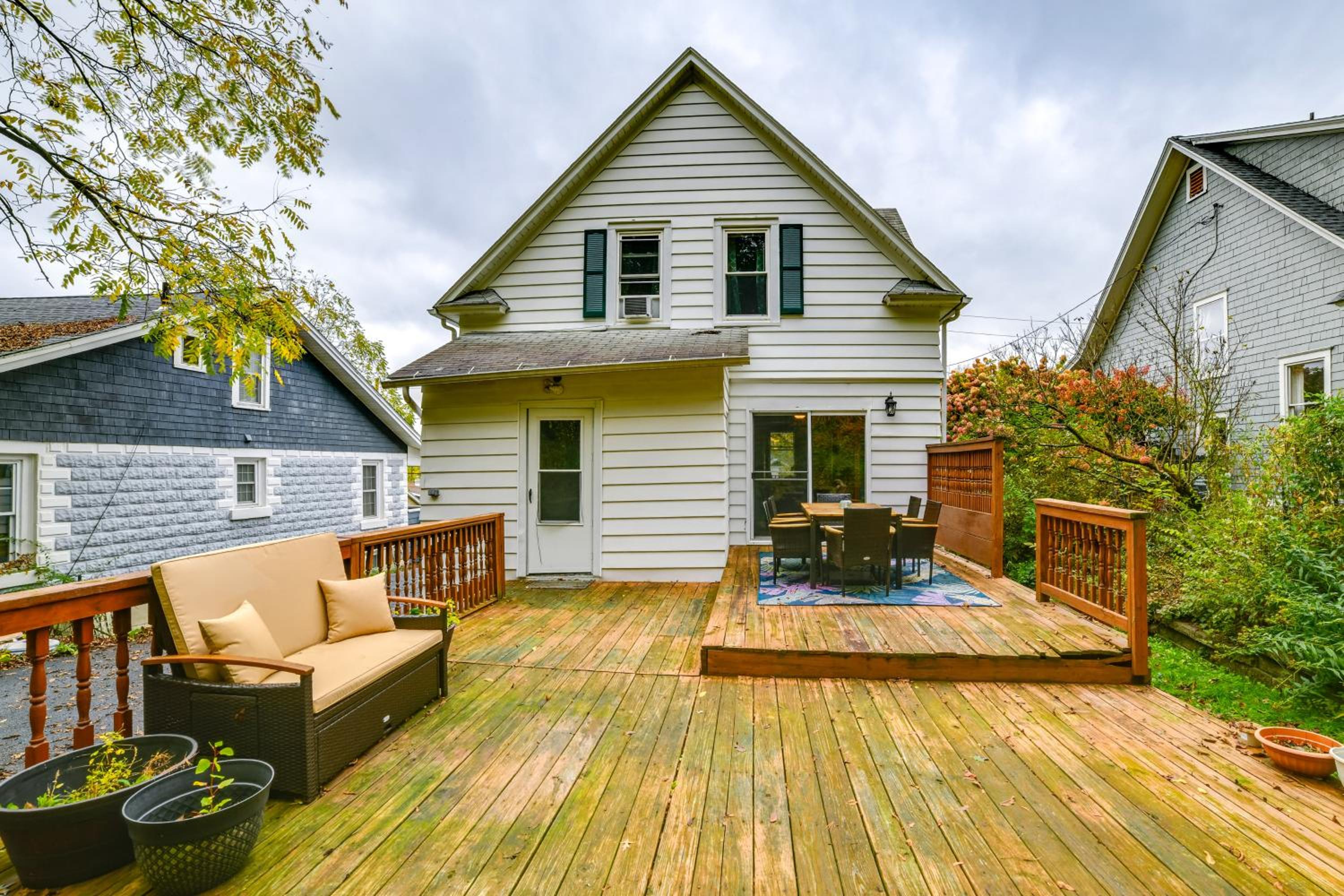 1 Mi to Dtwn Binghamton Pet-Friendly Home with Deck