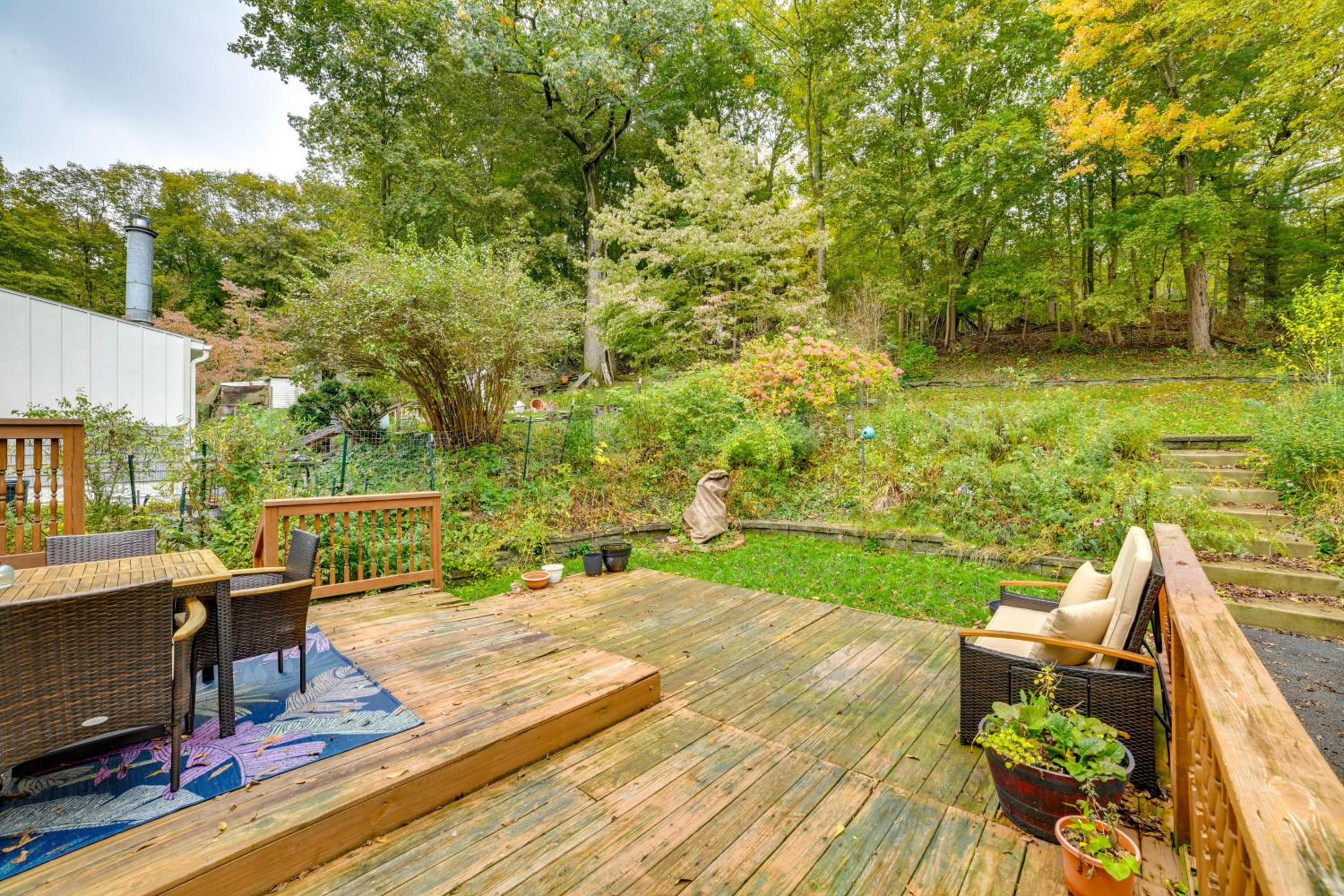 1 Mi to Dtwn Binghamton Pet-Friendly Home with Deck