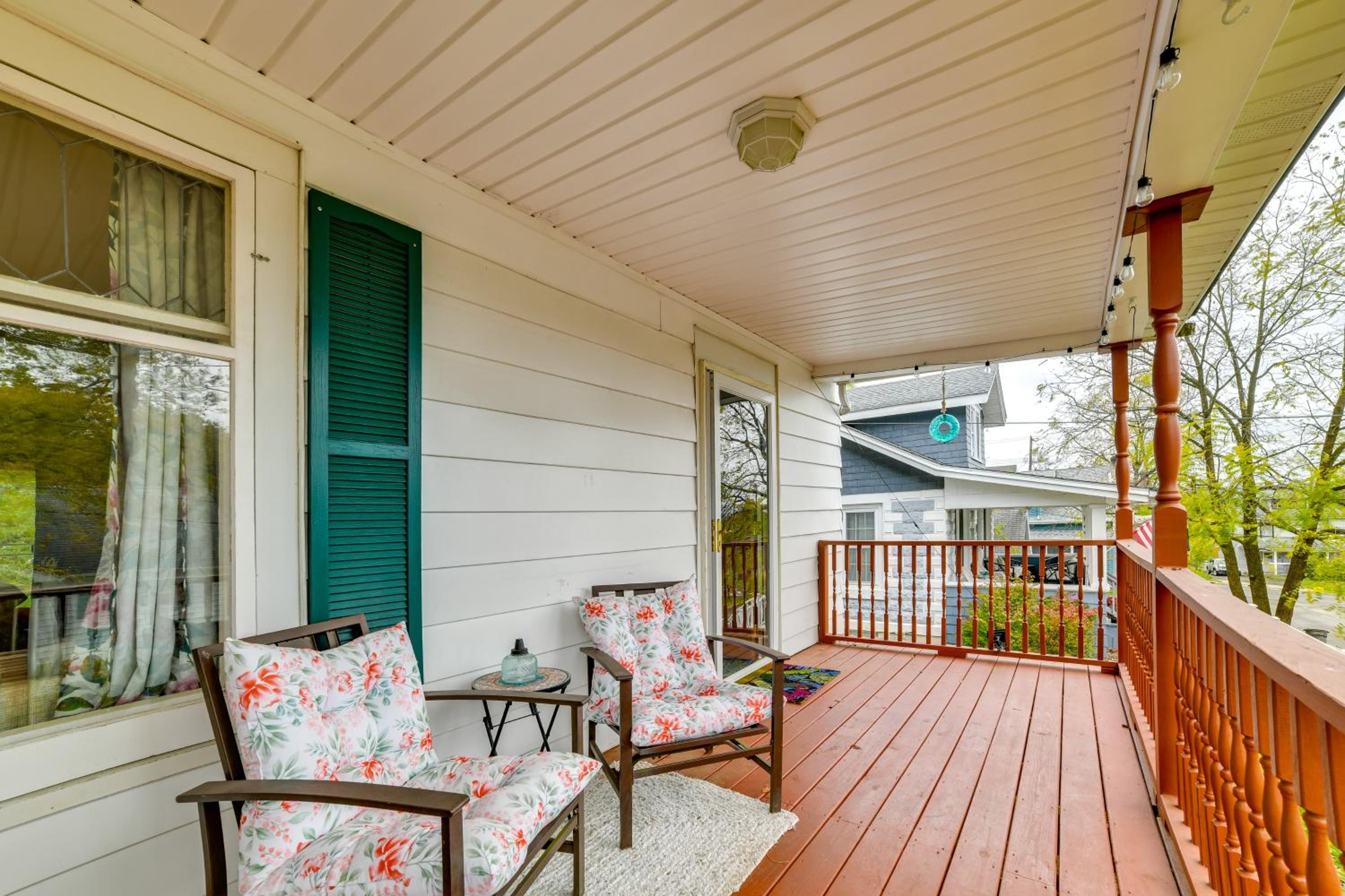 1 Mi to Dtwn Binghamton Pet-Friendly Home with Deck