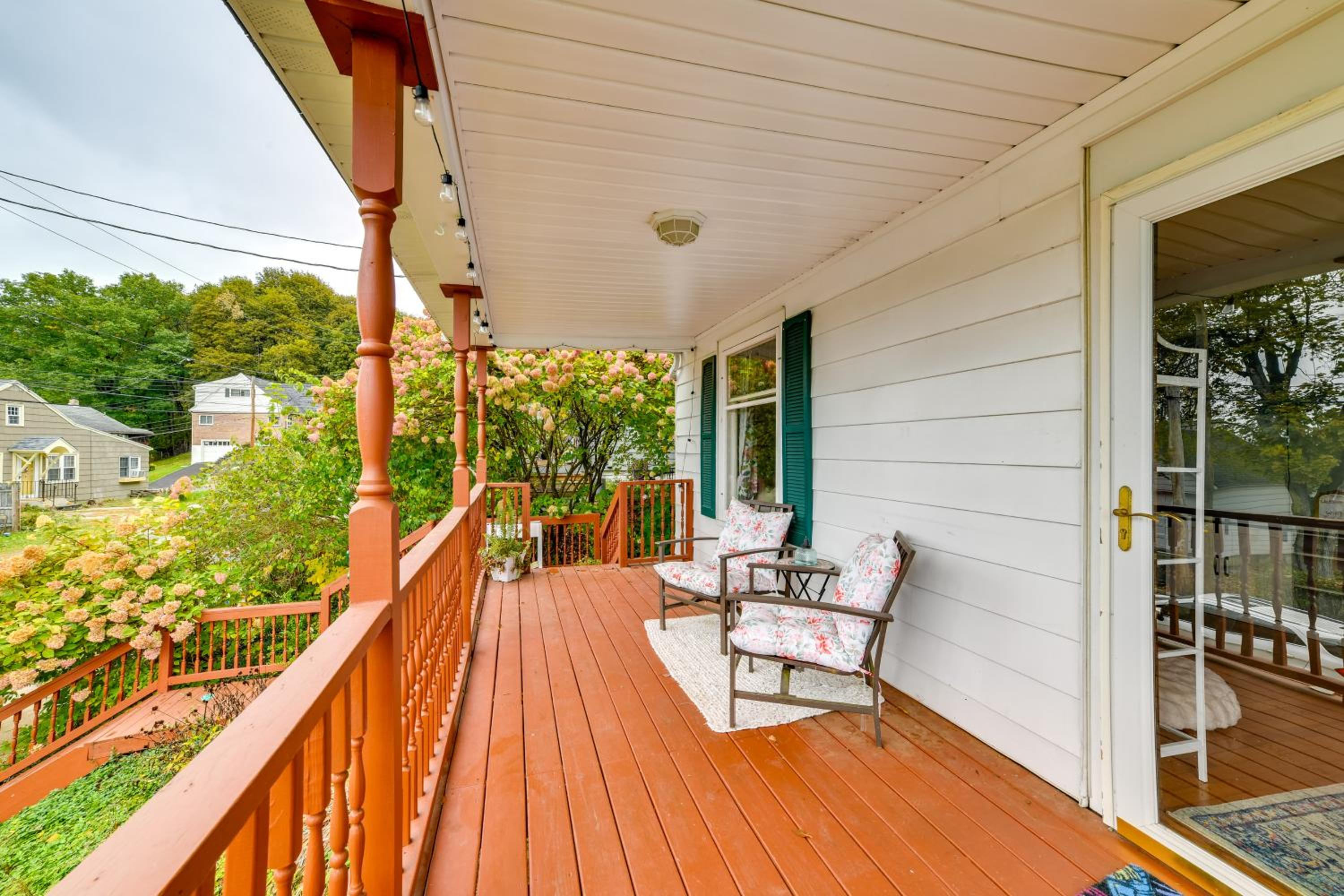 1 Mi to Dtwn Binghamton Pet-Friendly Home with Deck