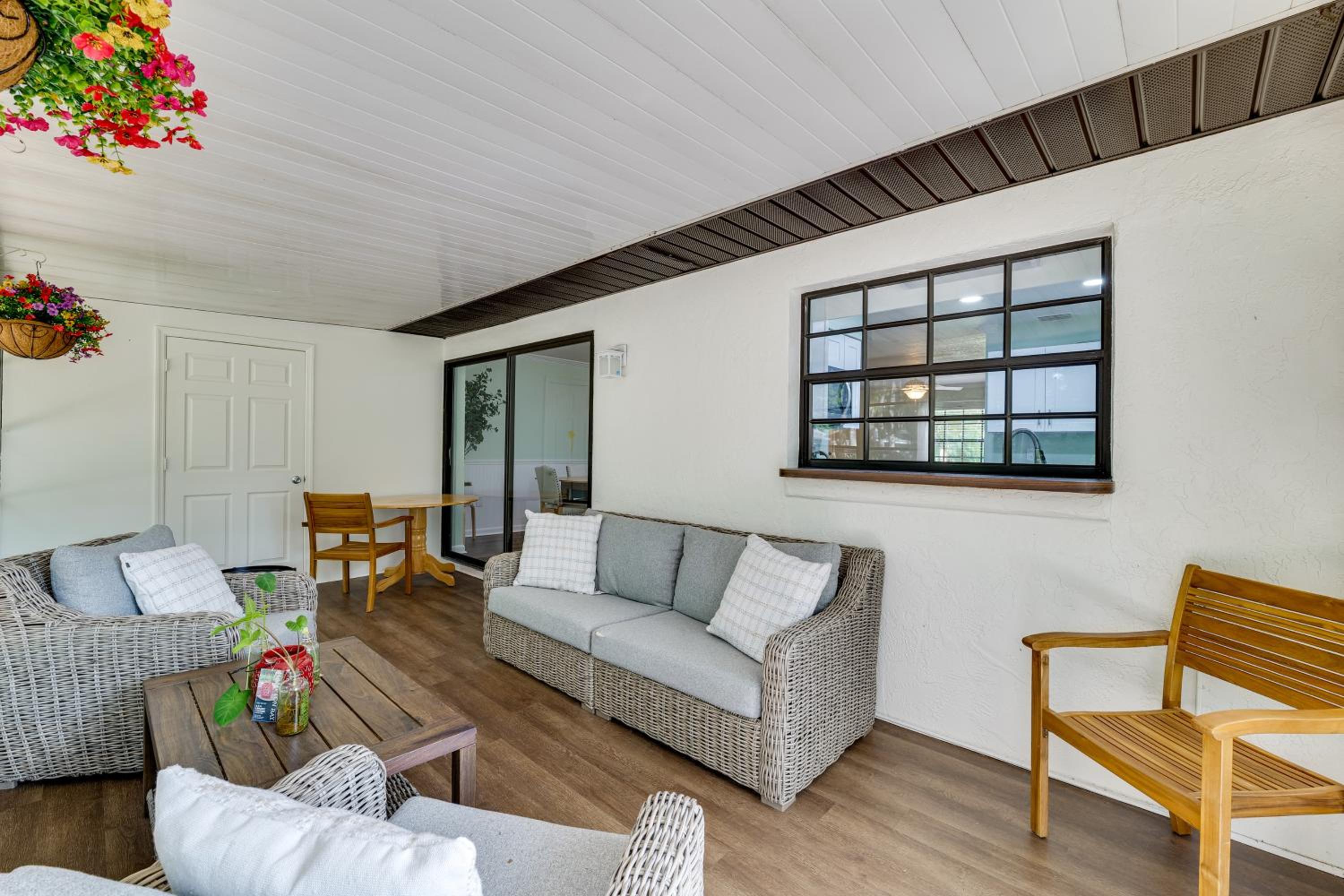 Bring Your Boat! Canal-Front Tavares Home with Dock